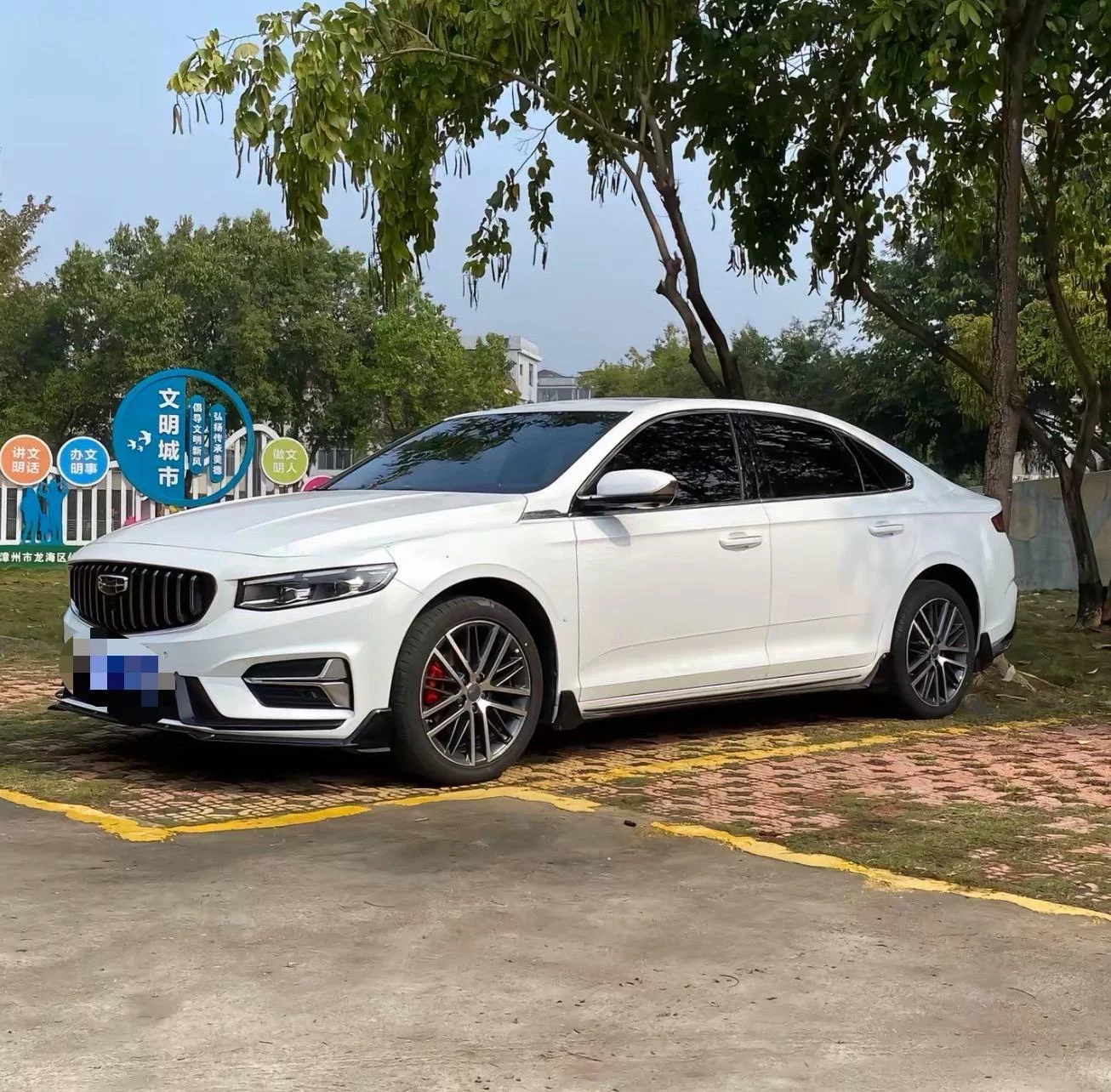 Geely Preface  из Китая