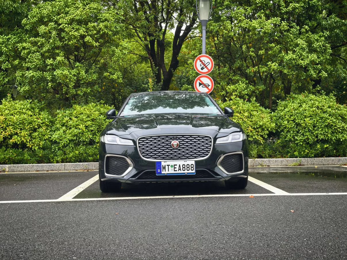 Jaguar XFL