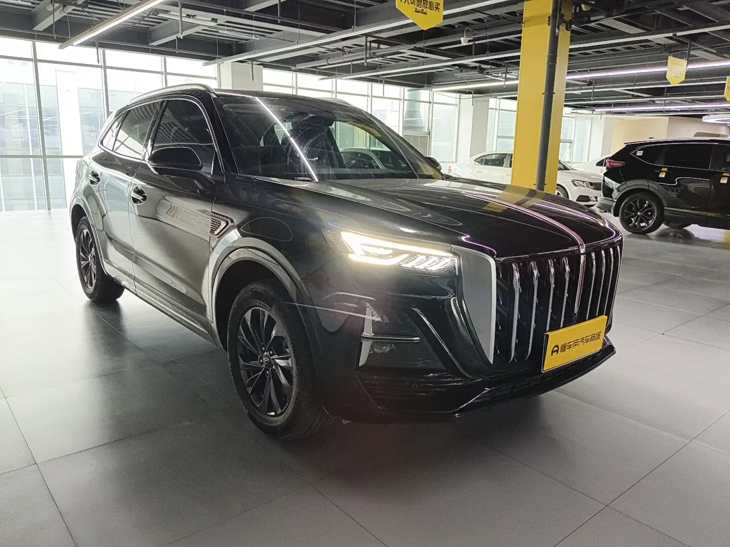 Hongqi HS5
