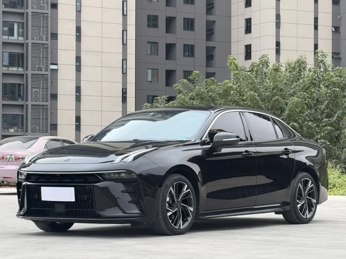Lynk & Co 03