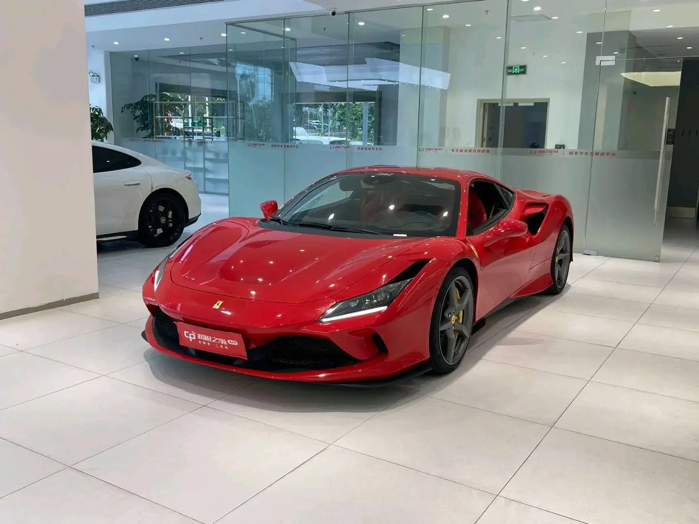 FERRARI F8