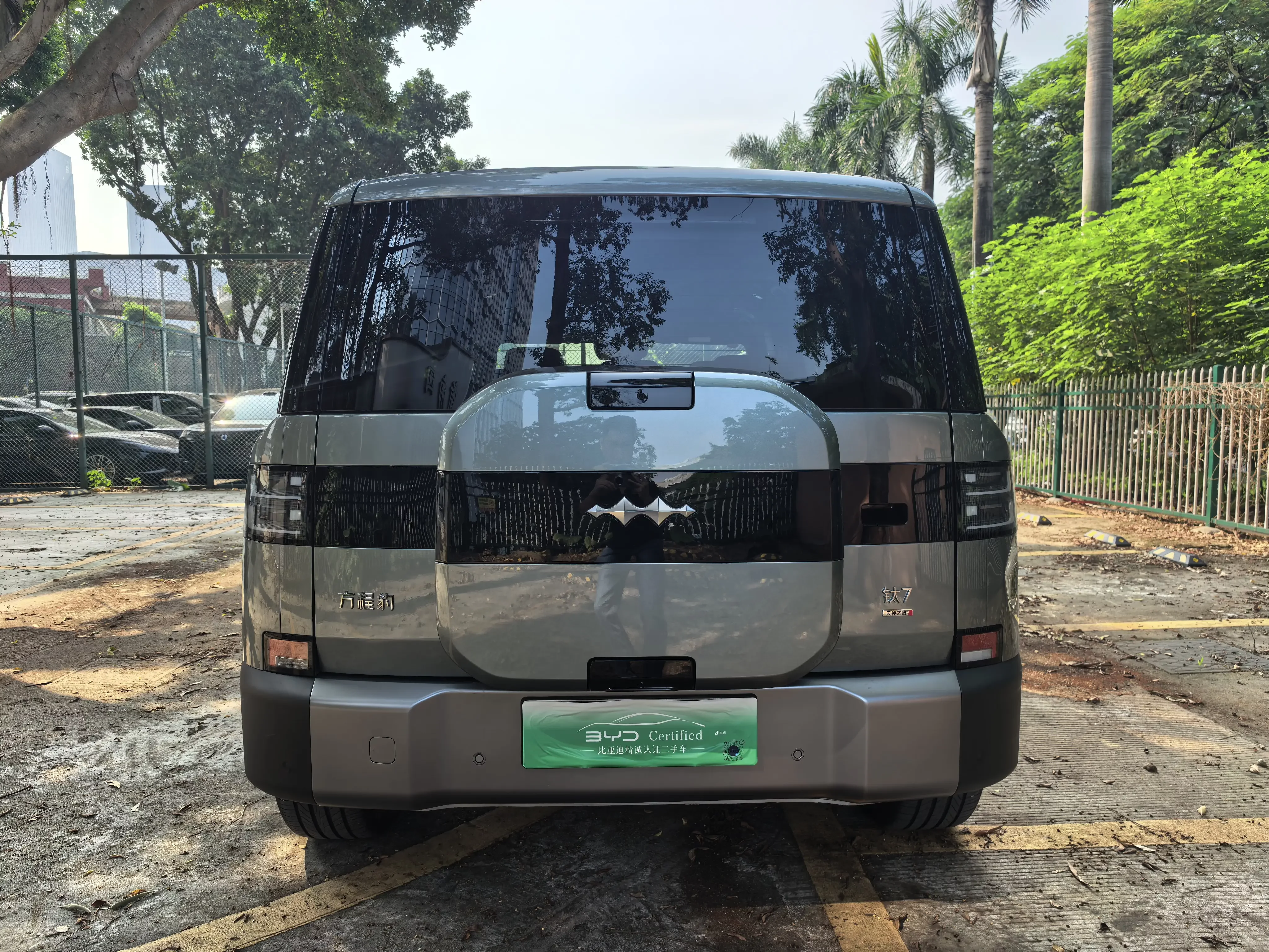 BYD Leopard Titanium 7 PHEV  из Китая