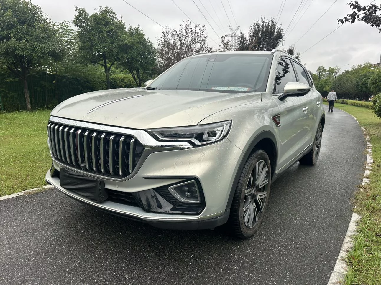 Hongqi HS5