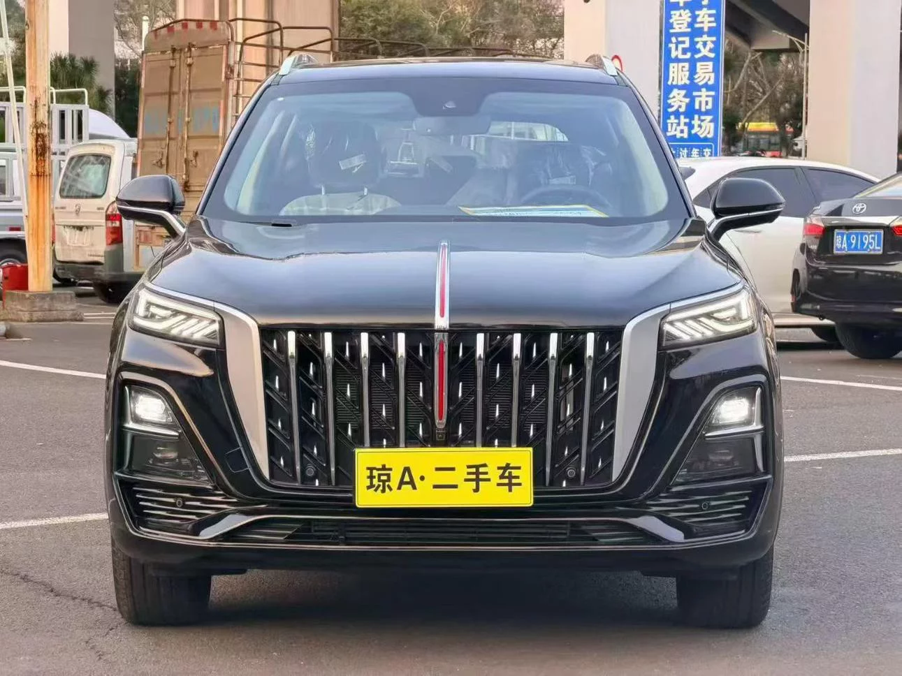Hongqi HS5