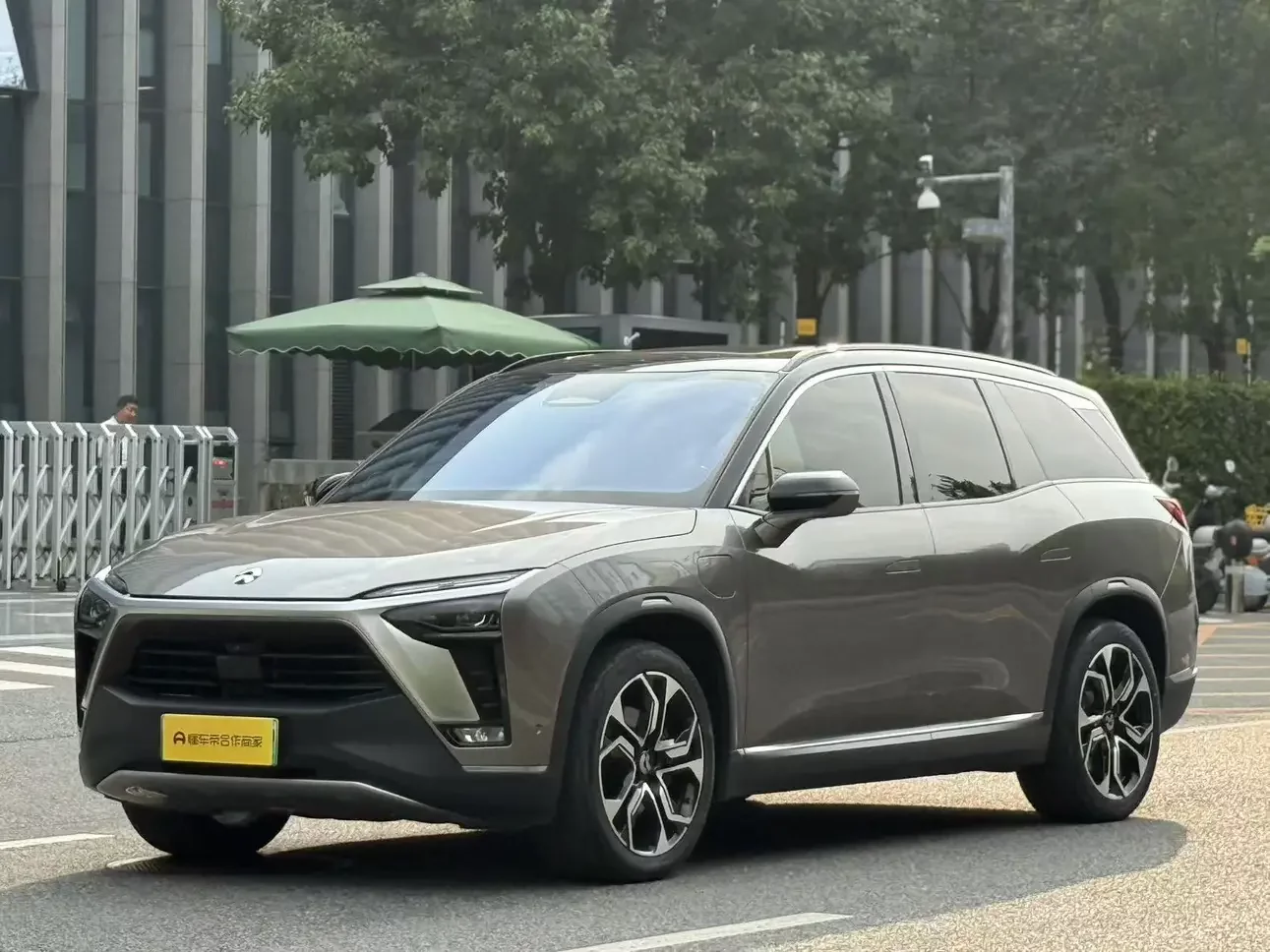 NIO ES8