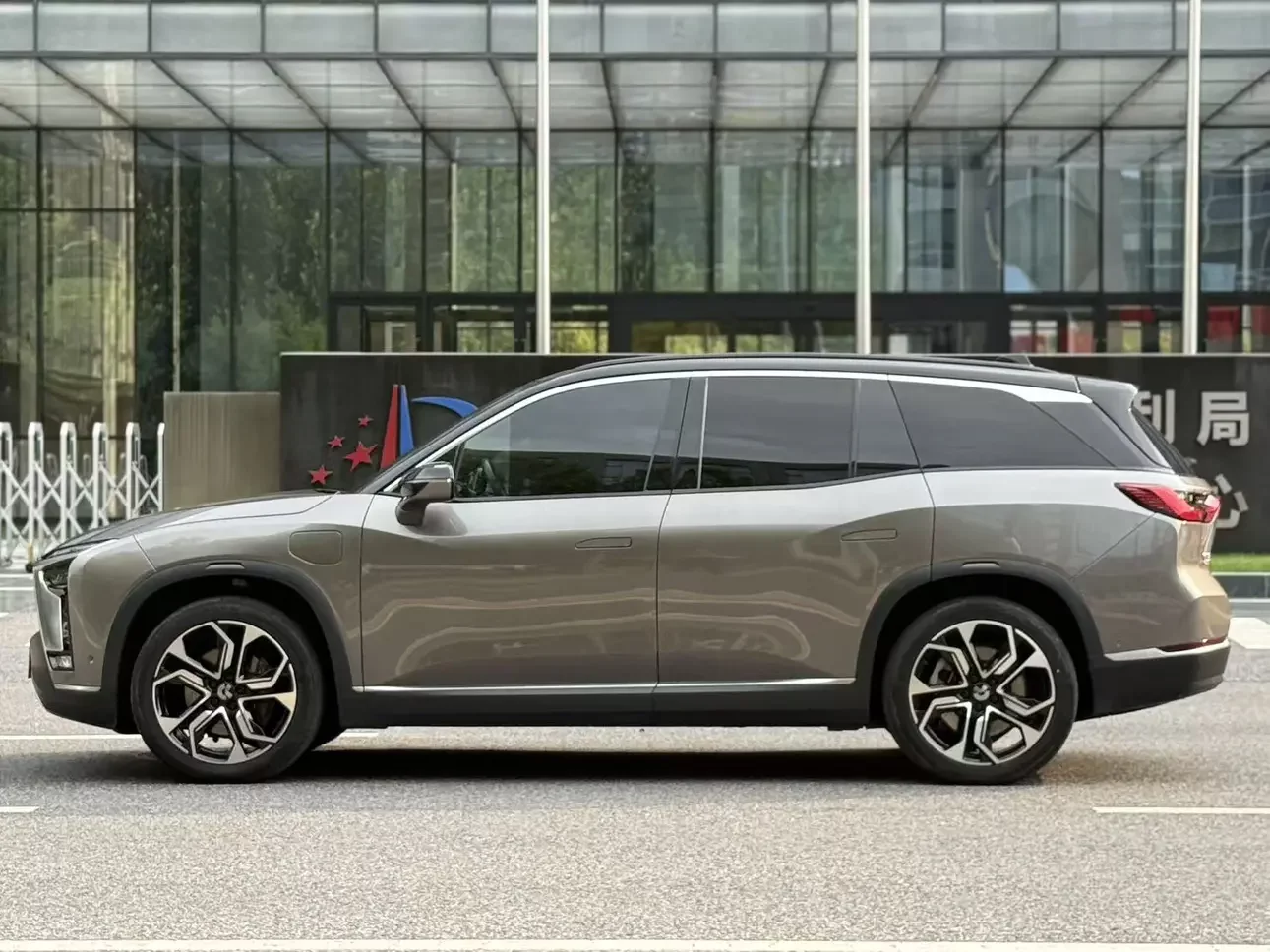 NIO ES8