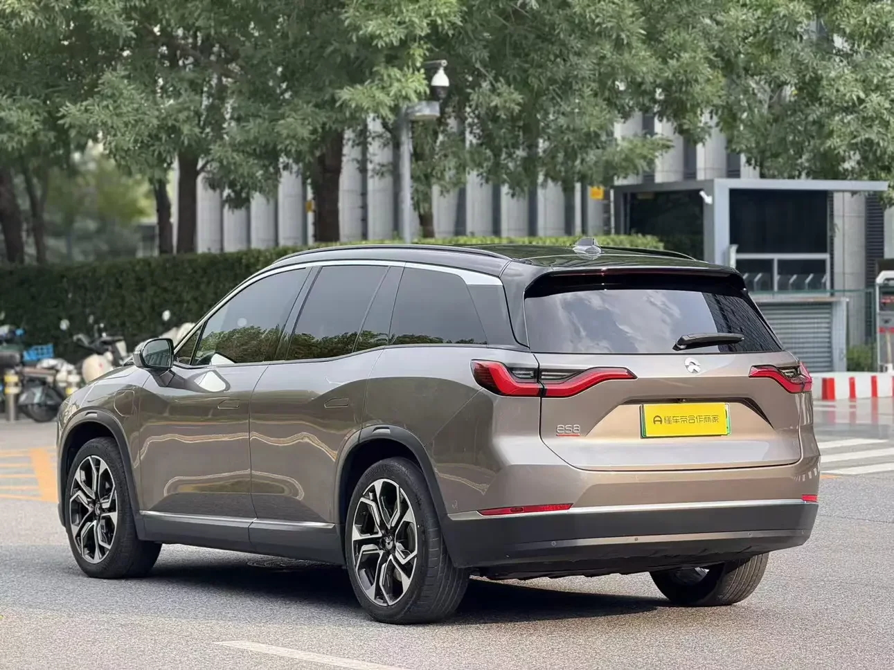 NIO ES8