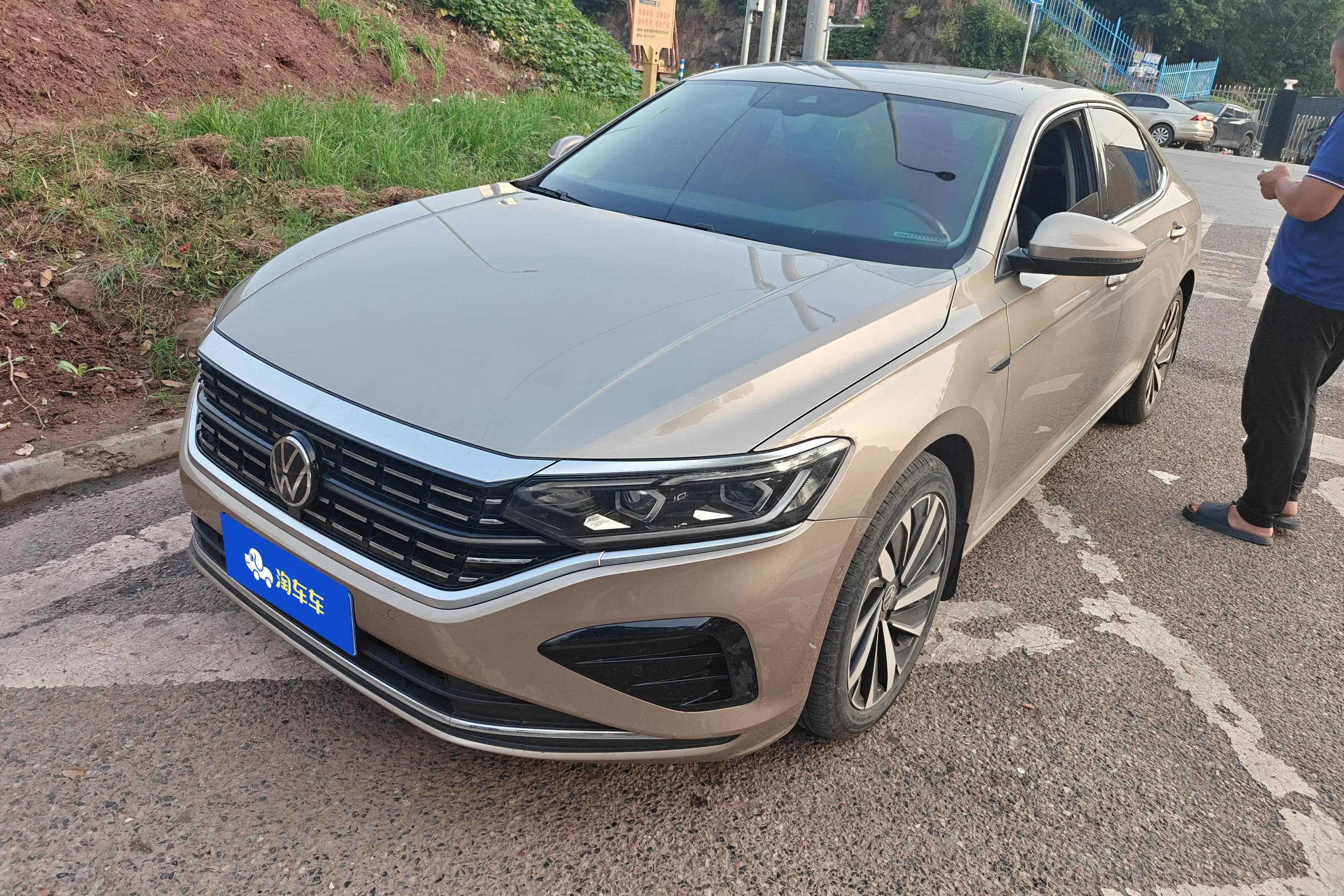 VOLKSWAGEN PASSAT