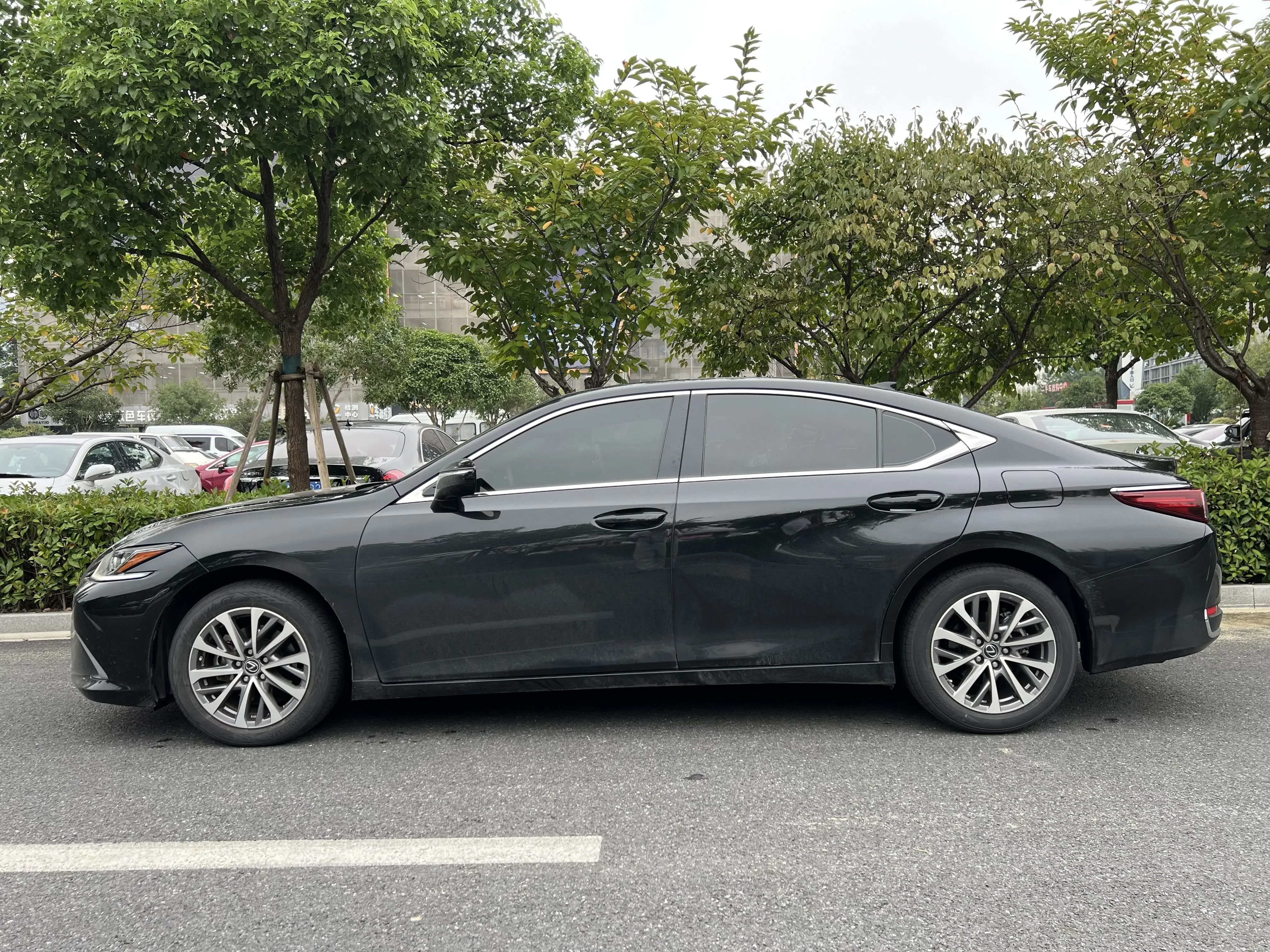 Lexus ES