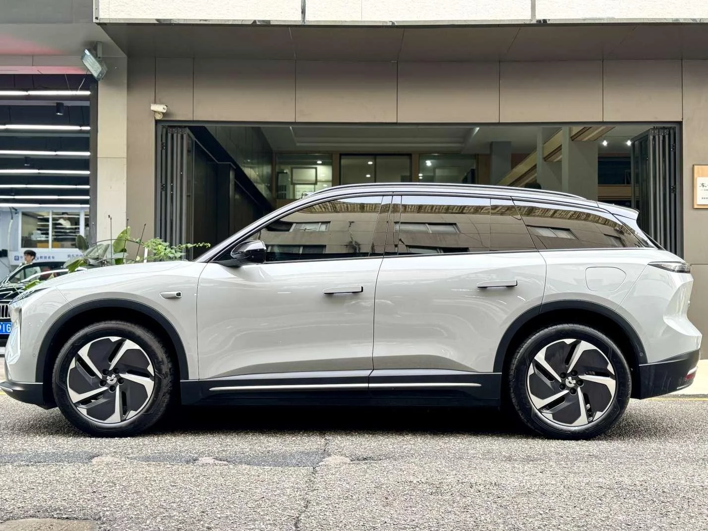 NIO ES6