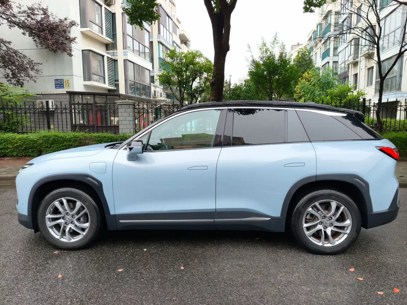 NIO ES6