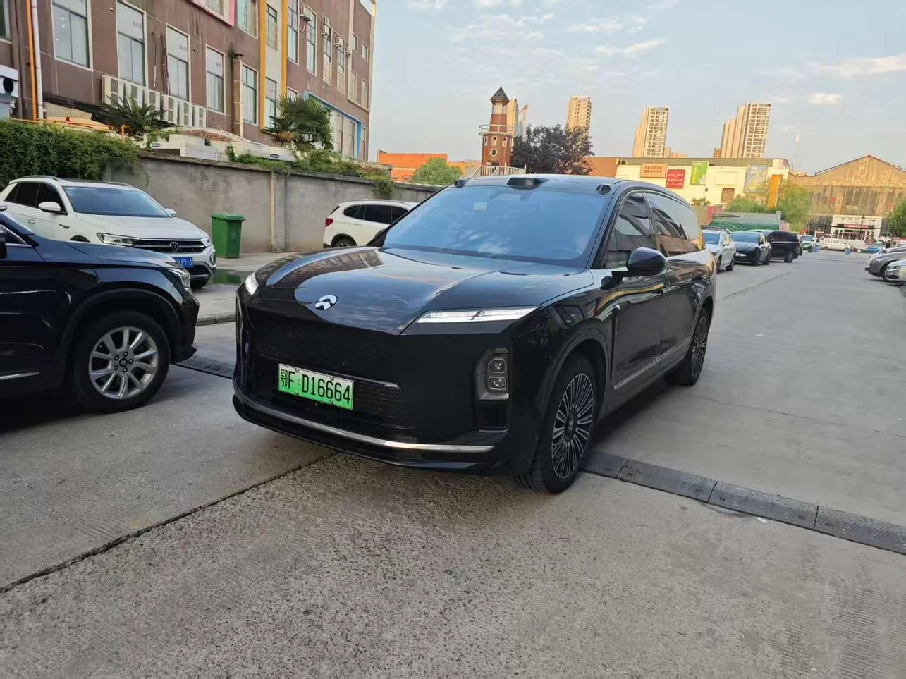NIO ES8