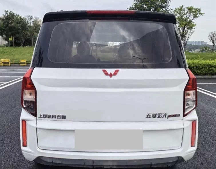 Wuling Hongguang PLUS