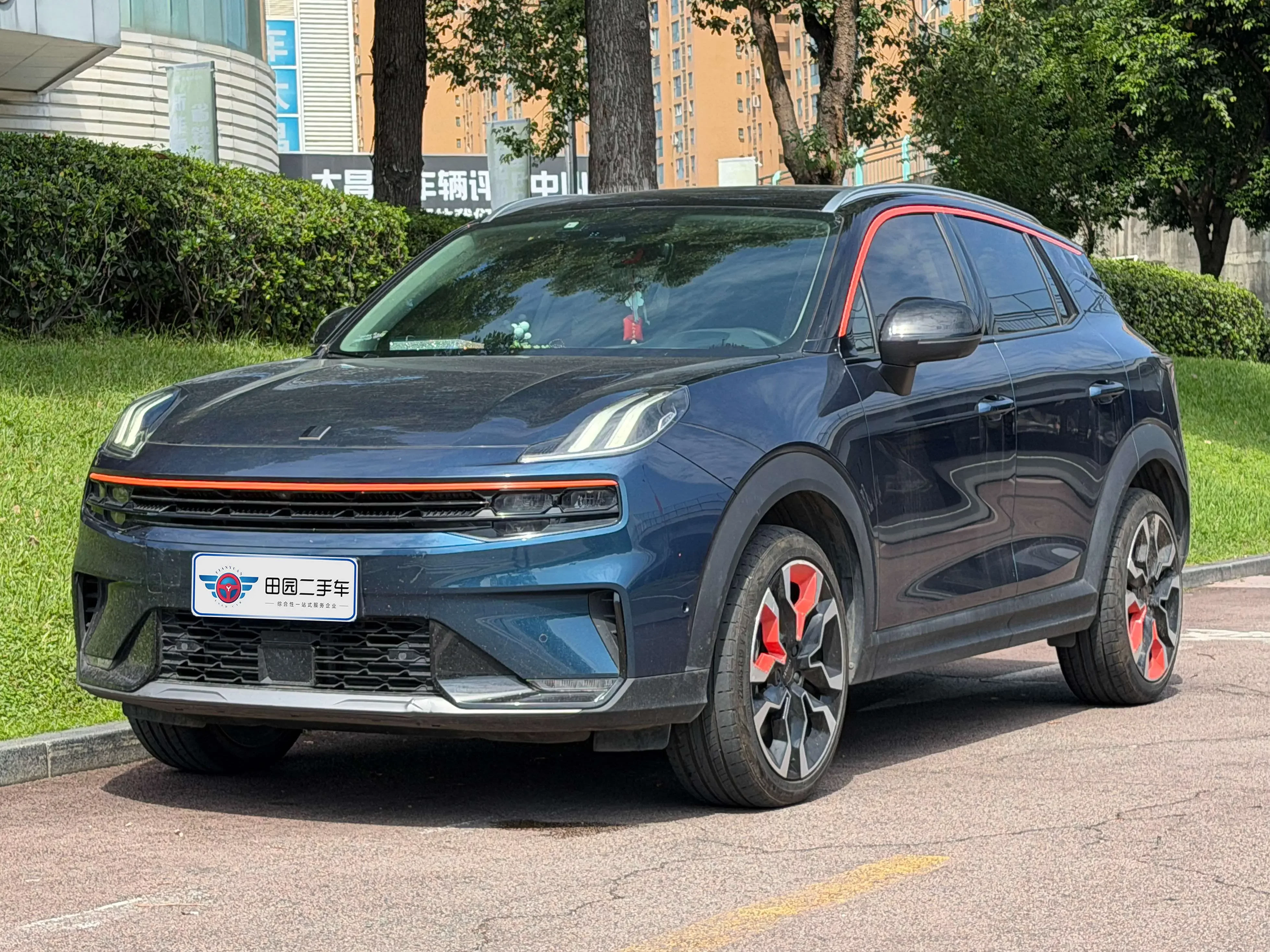 Lynk & Co 06