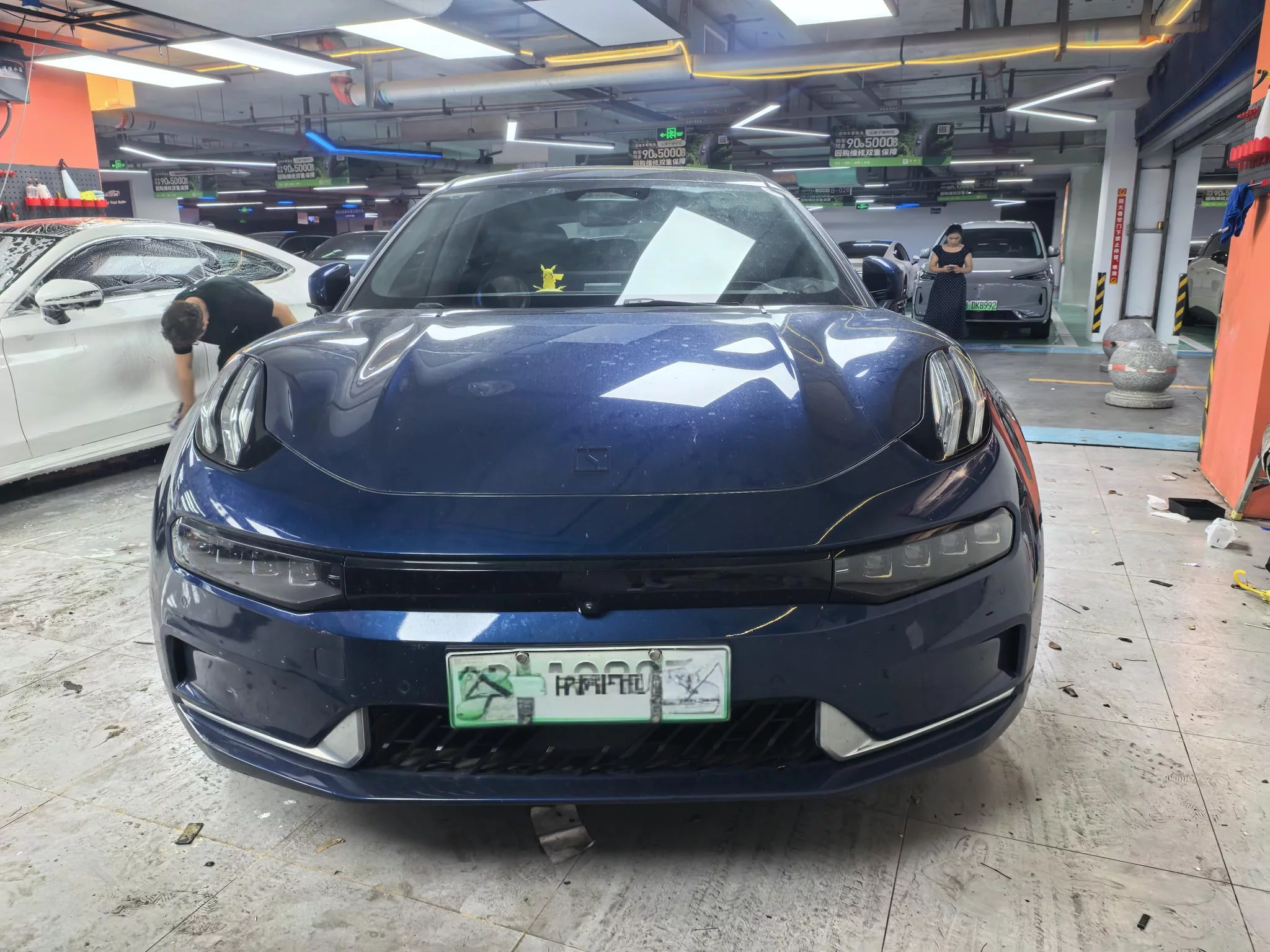 ZEEKR 001