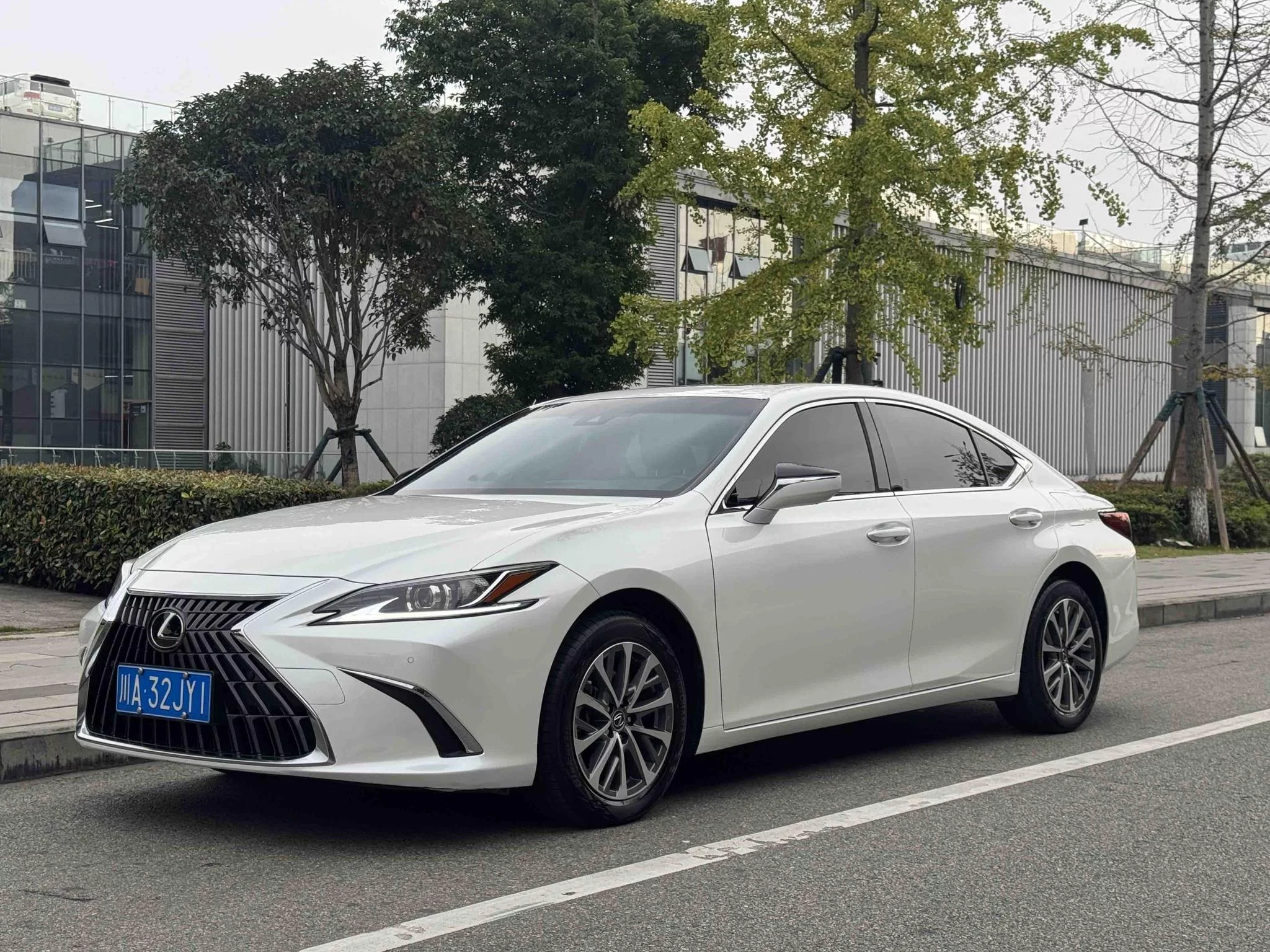 LEXUS ES