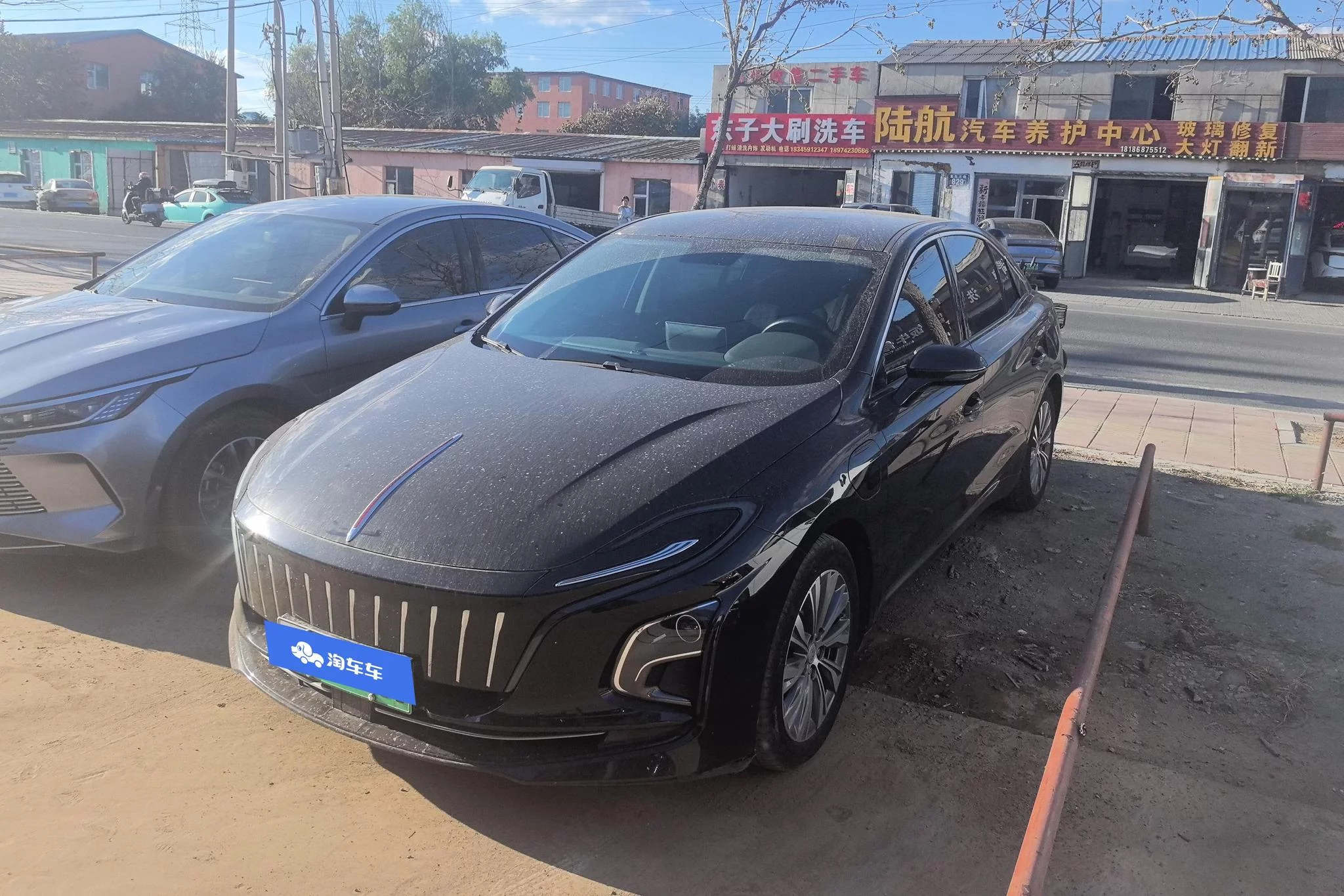 Hongqi E-QM5
