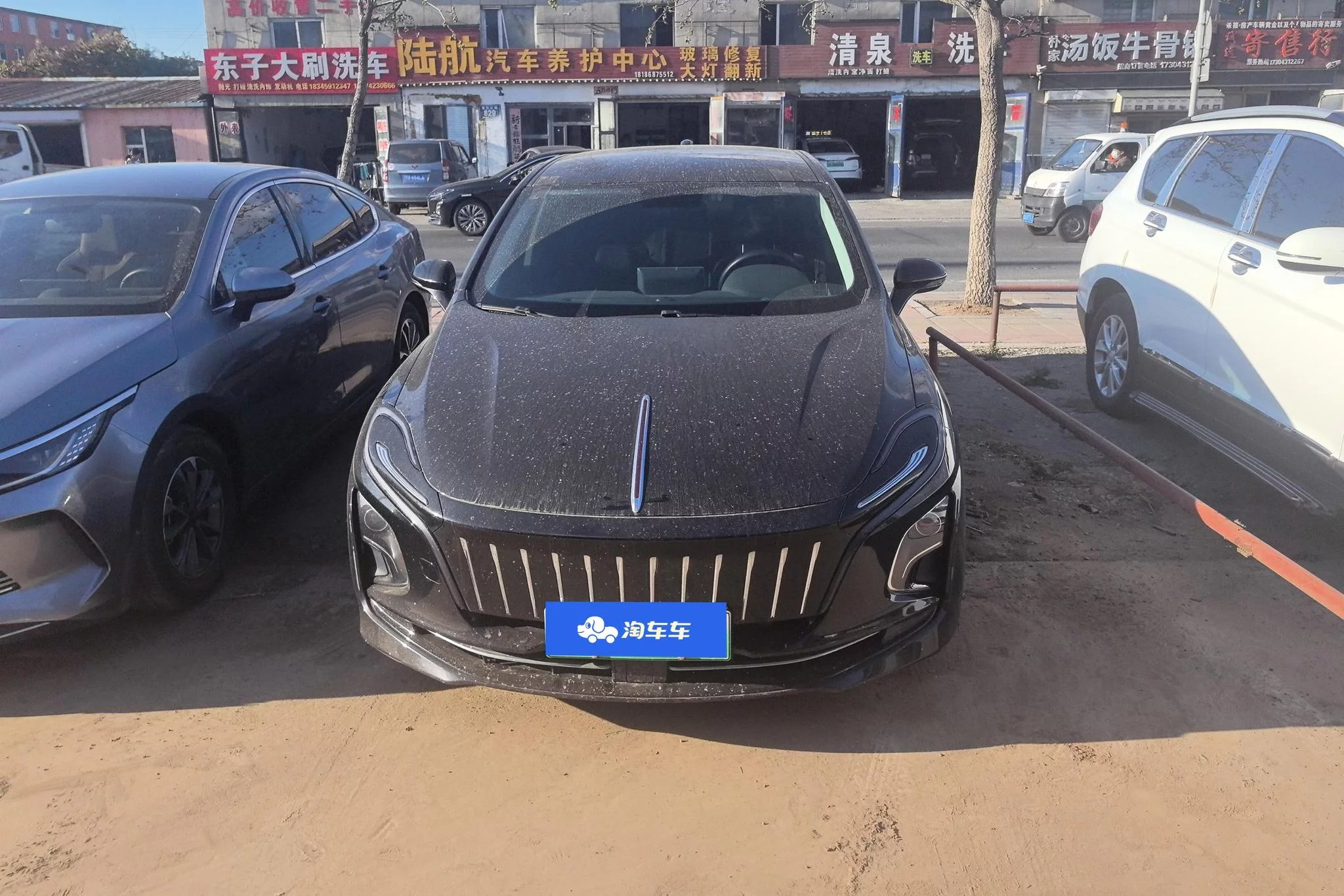 Hongqi E-QM5