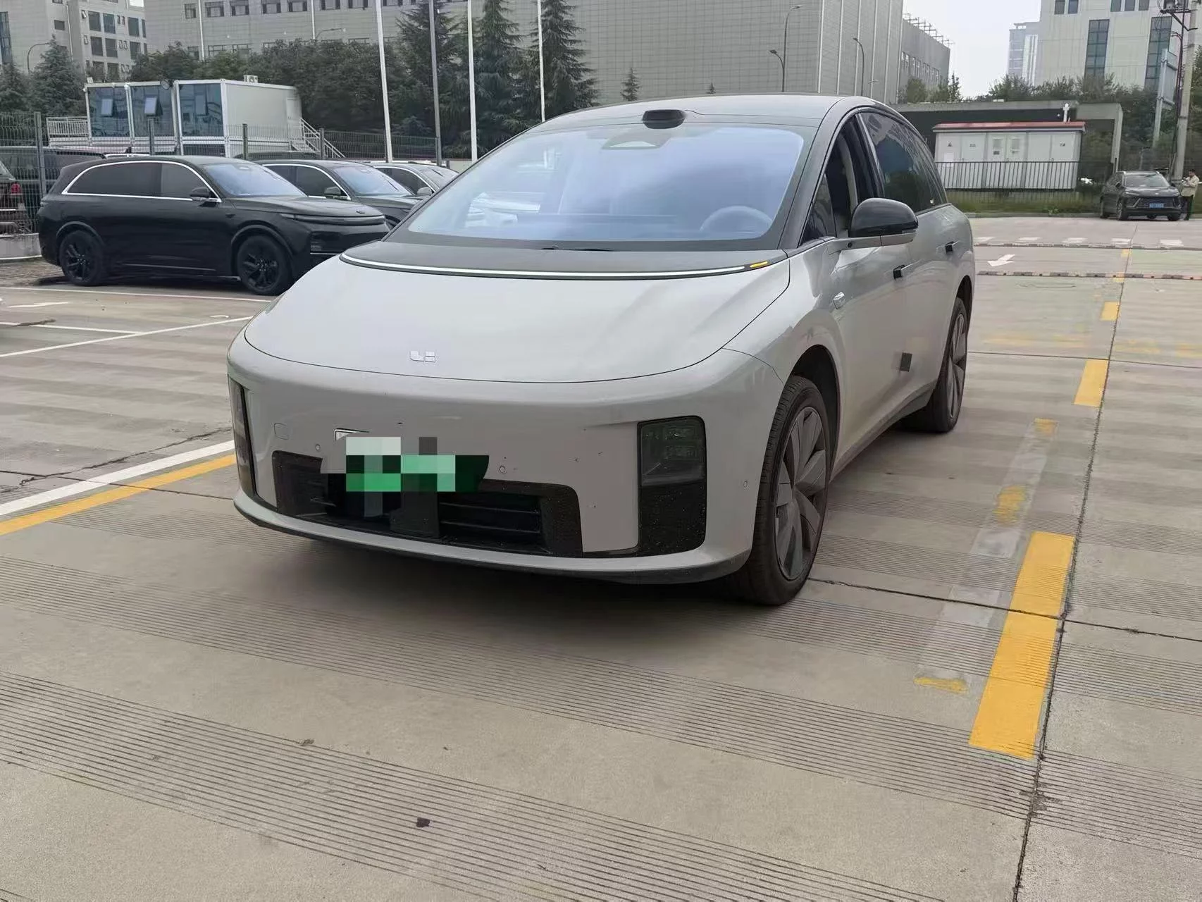 Li Ideal i8  из Китая