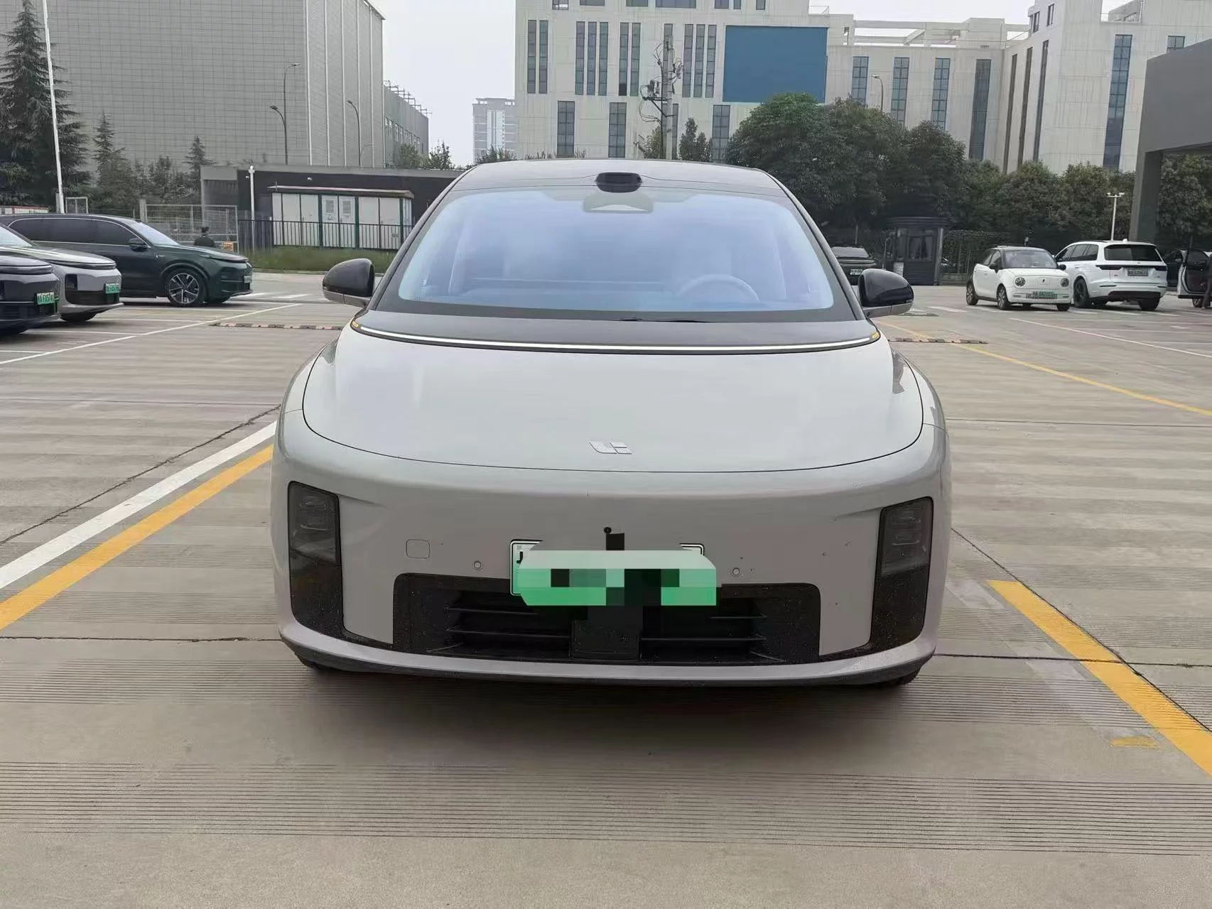 Li Ideal i8  из Китая