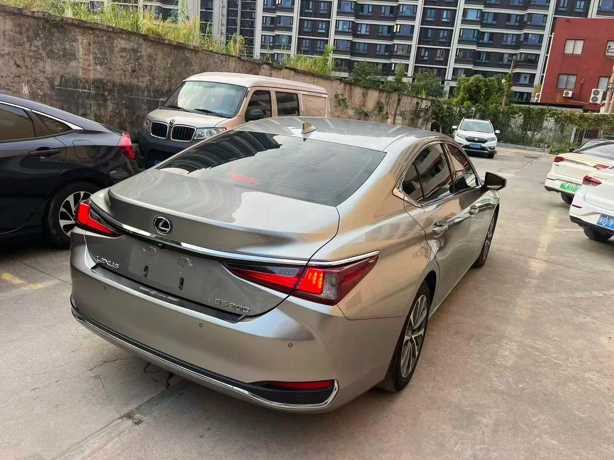 Lexus ES