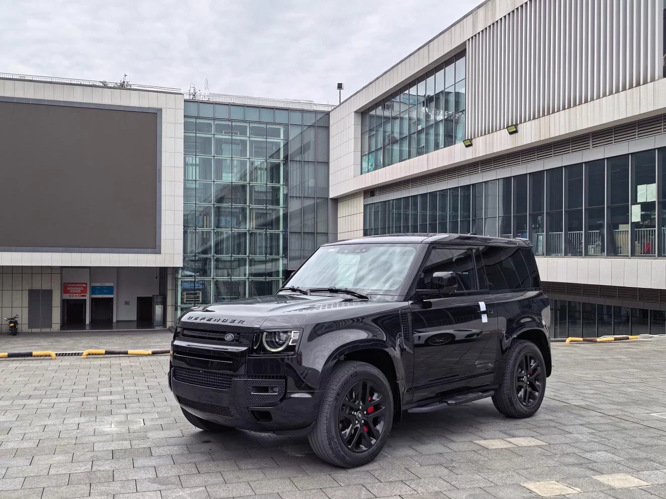 LAND ROVER DEFENDER
