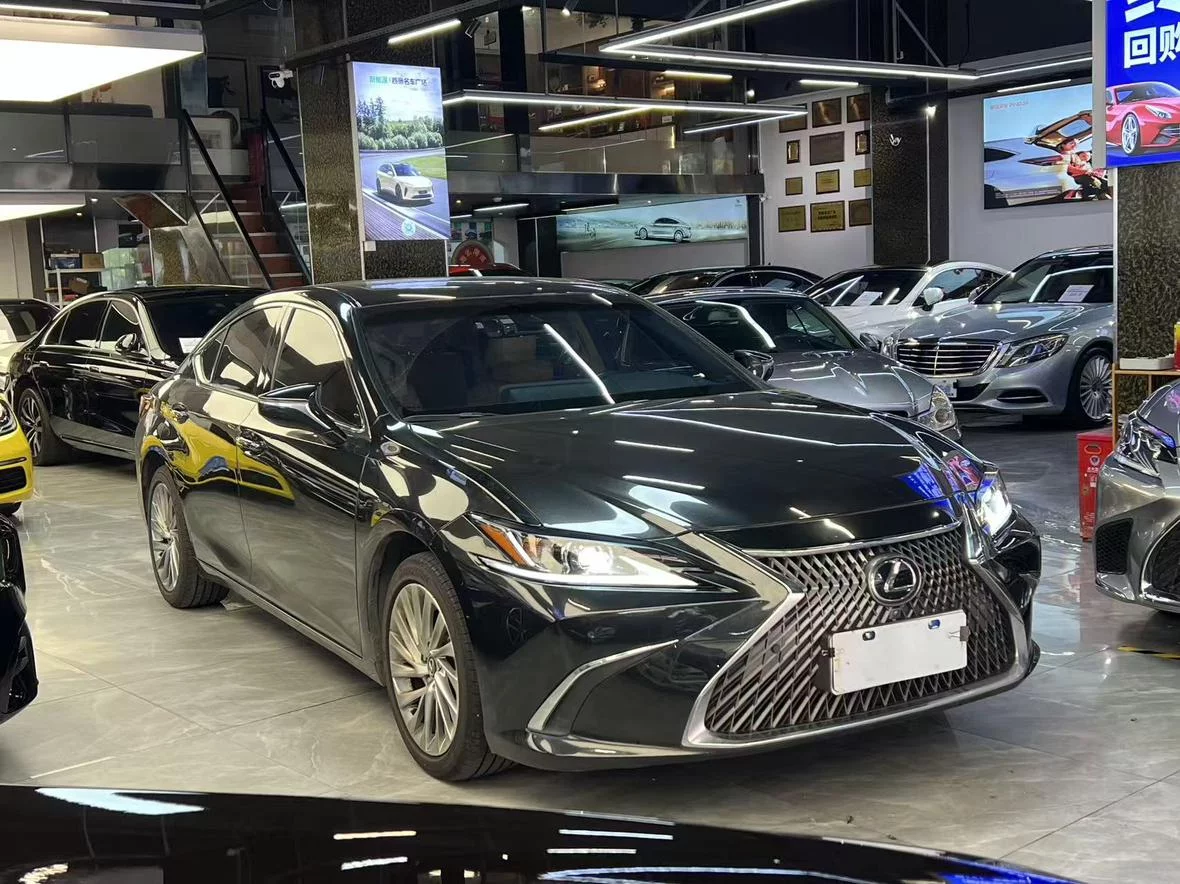 Lexus ES