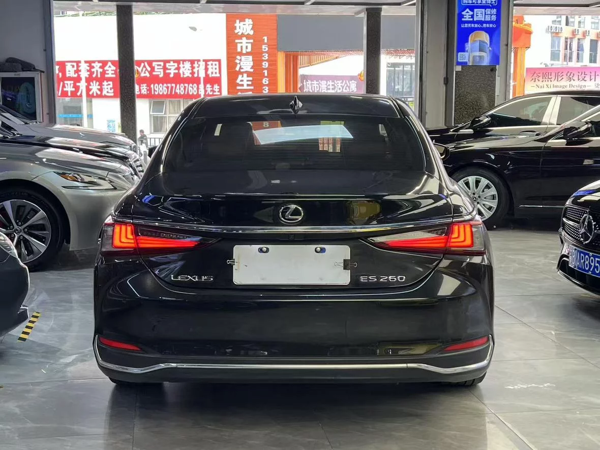 Lexus ES