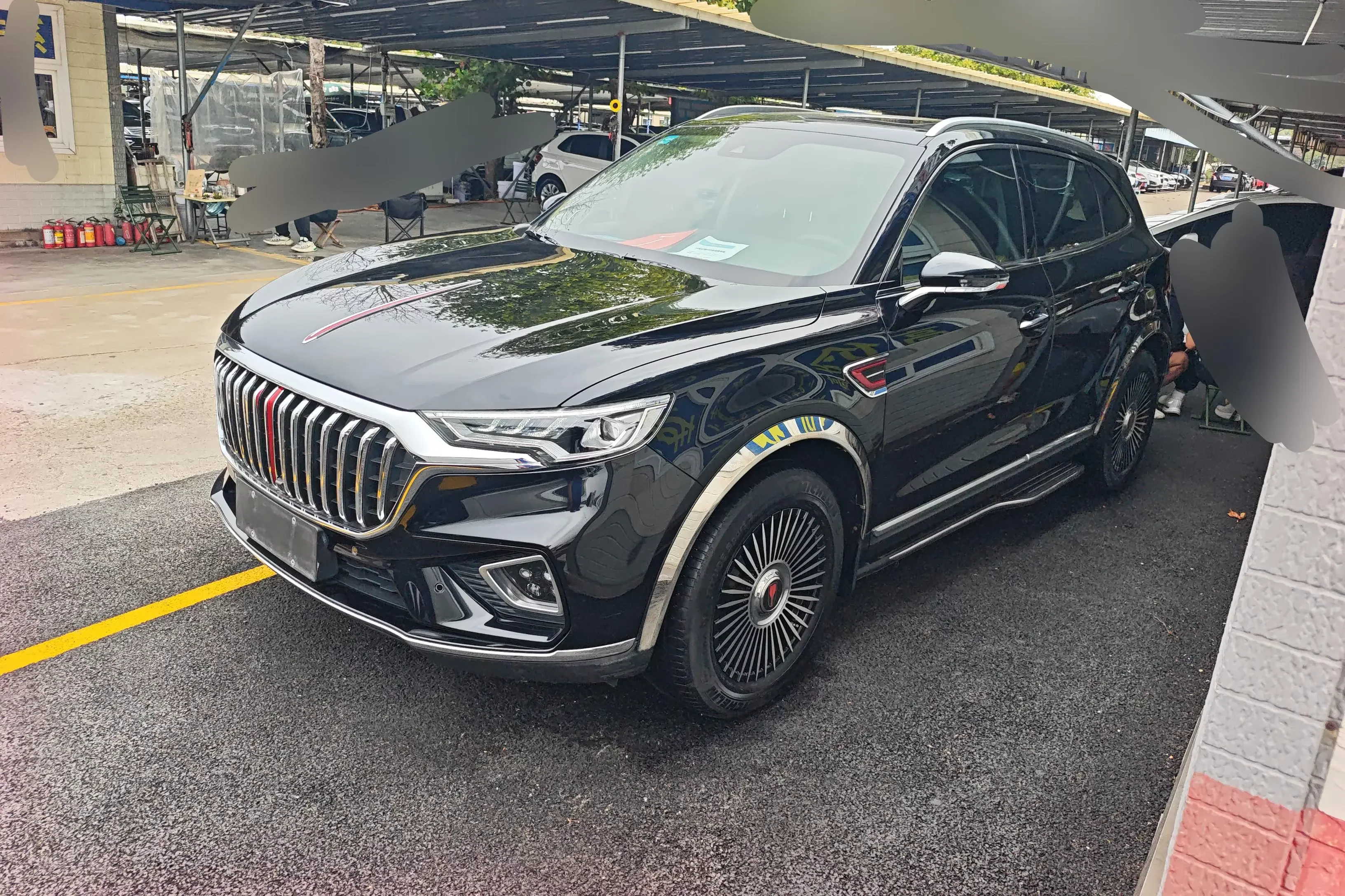 Hongqi HS5