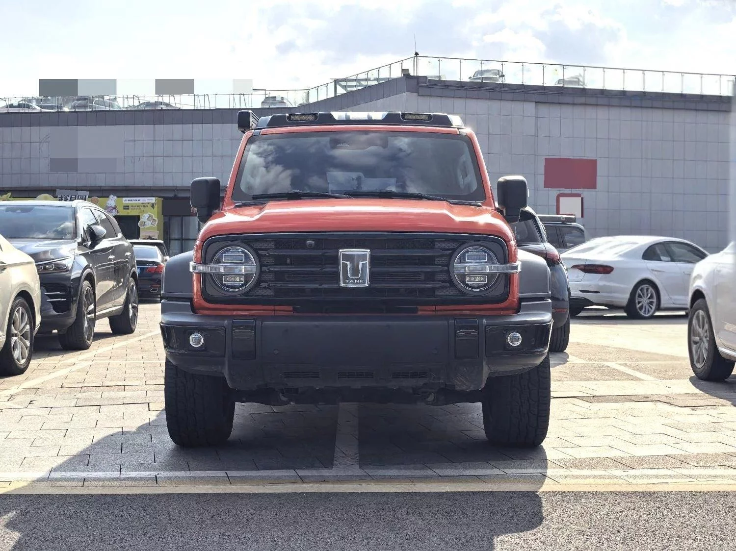 TANK 300 Hi4-T