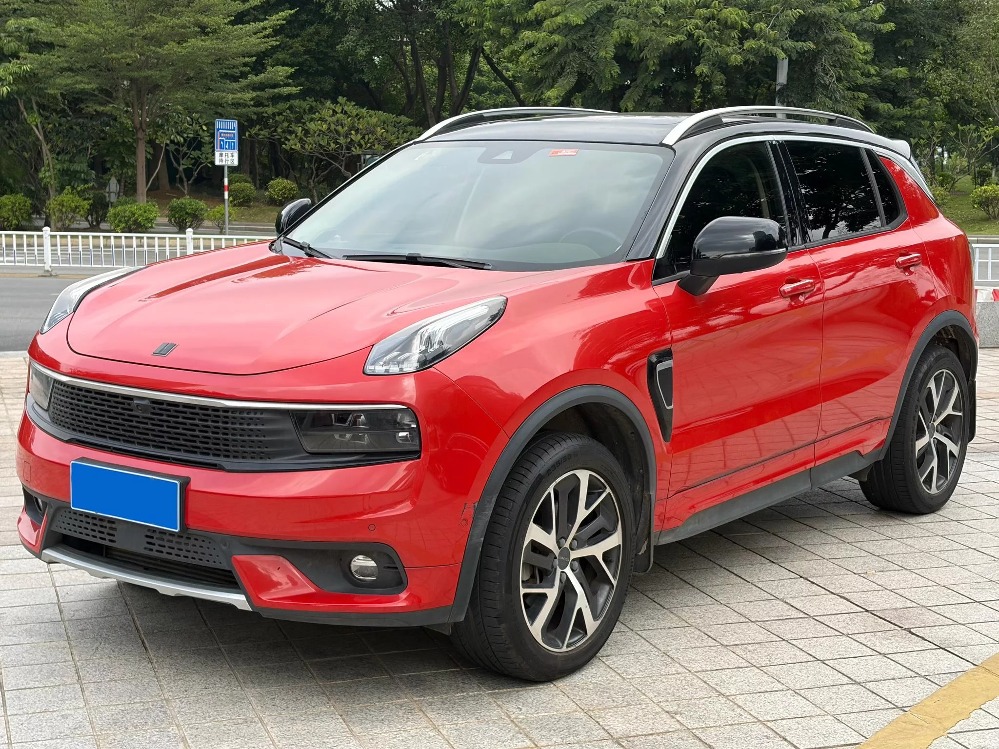 Lynk & Co 01