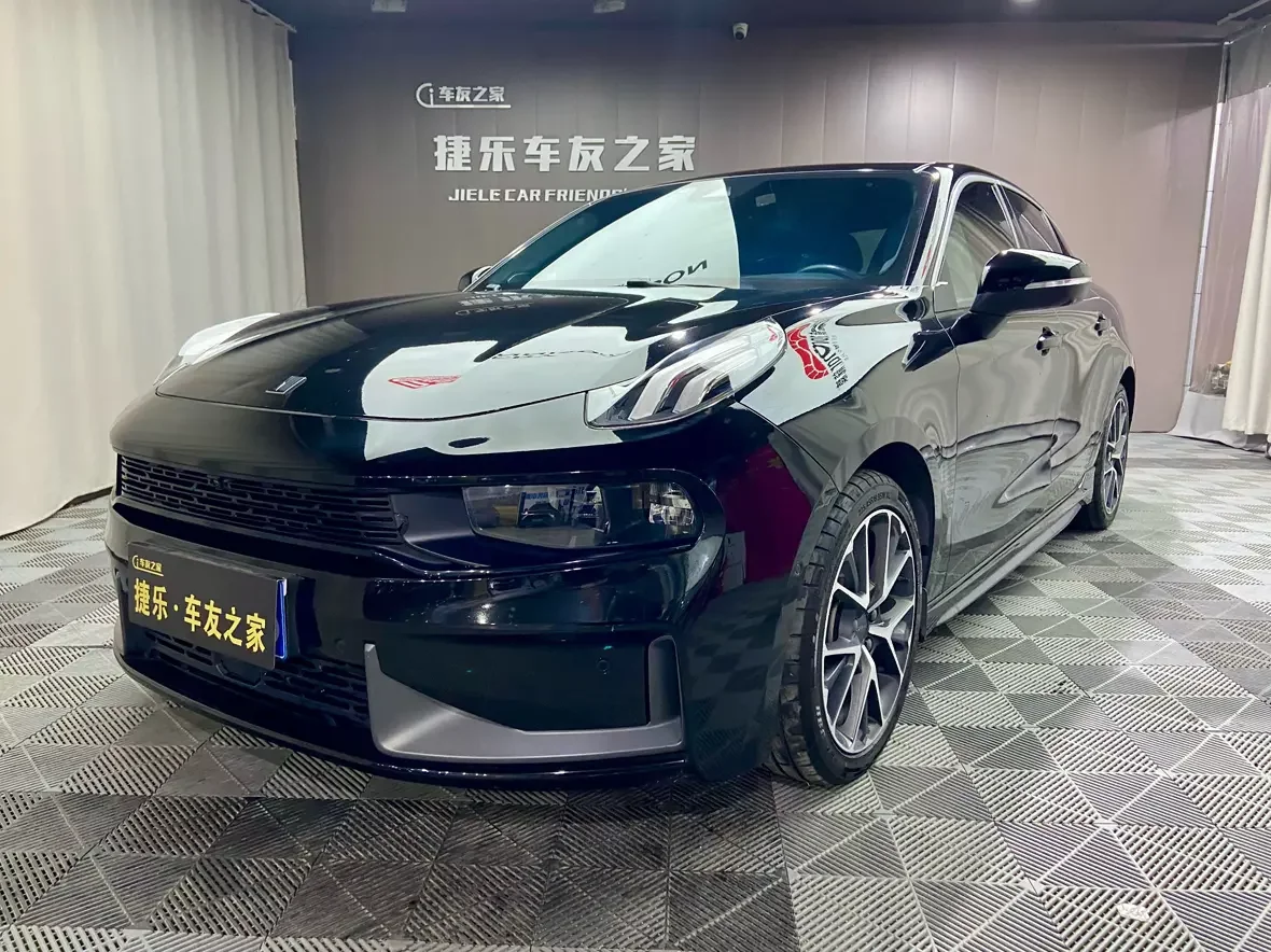 Lynk & Co 03