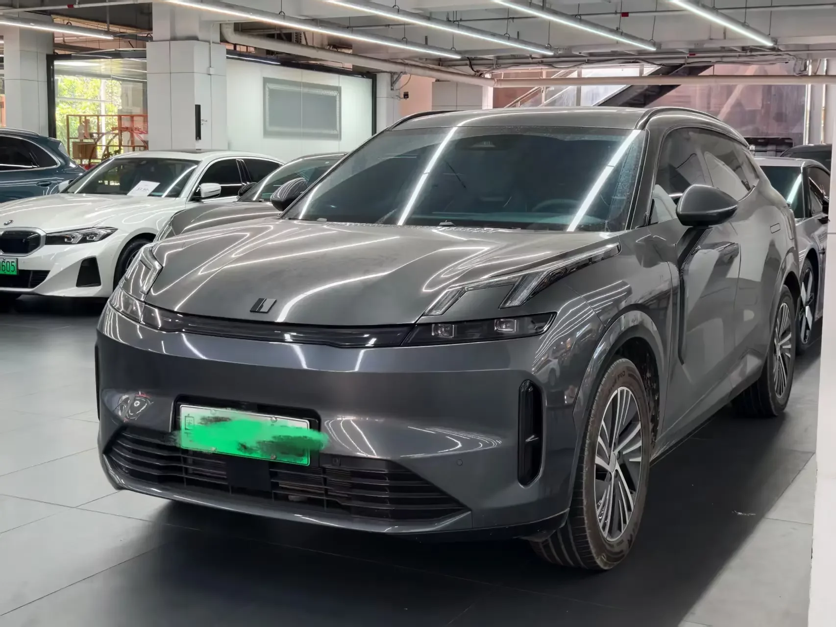 Lynk & Co 08 EM-P