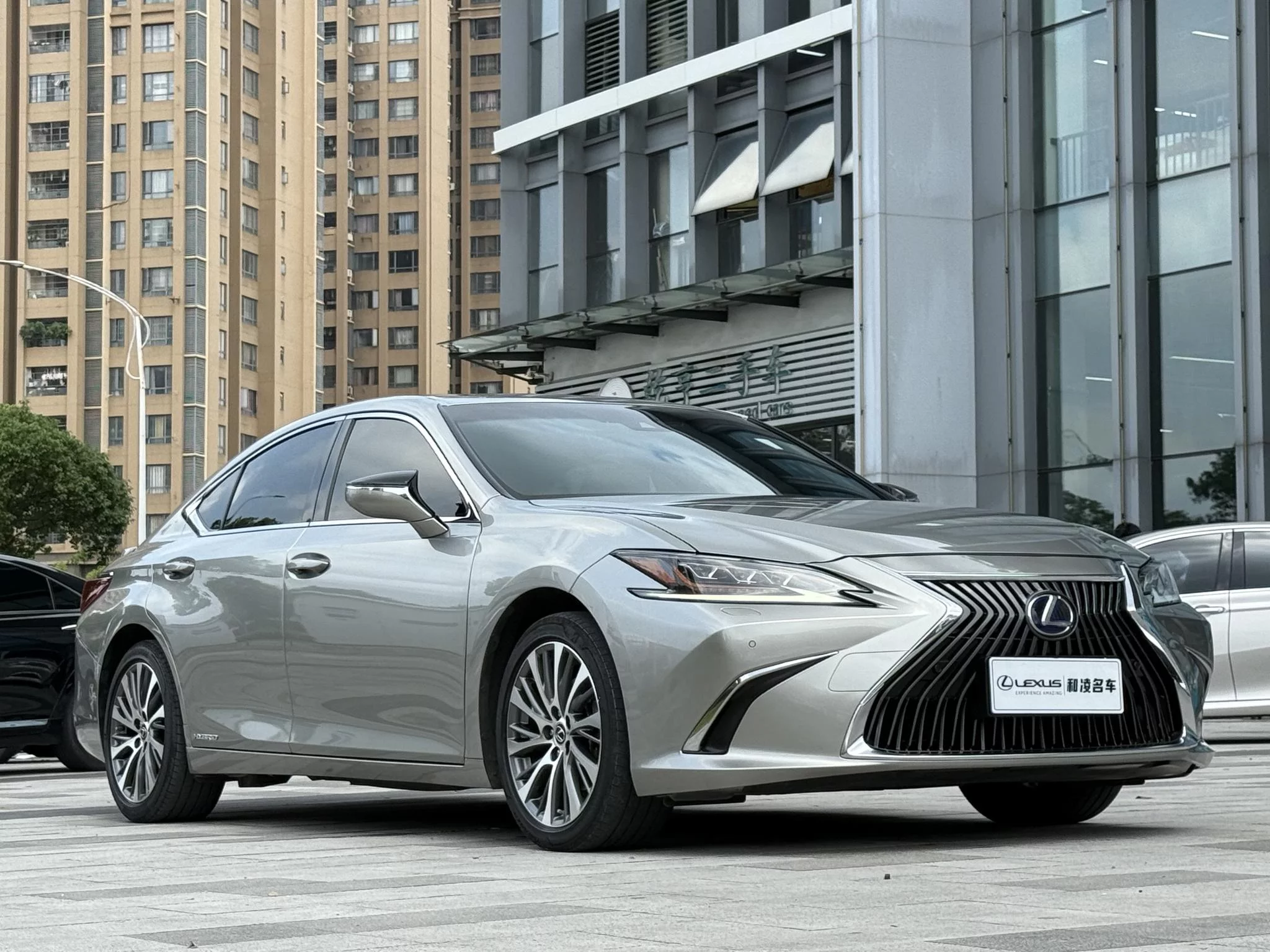Lexus ES