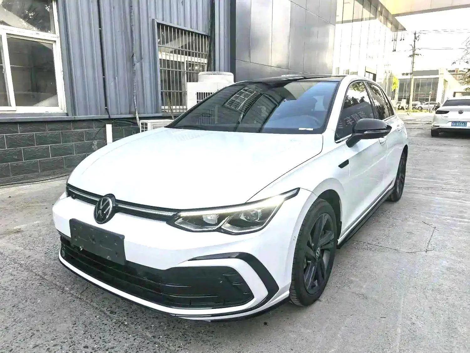VOLKSWAGEN GOLF