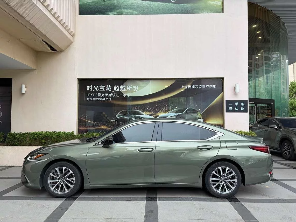 Lexus ES