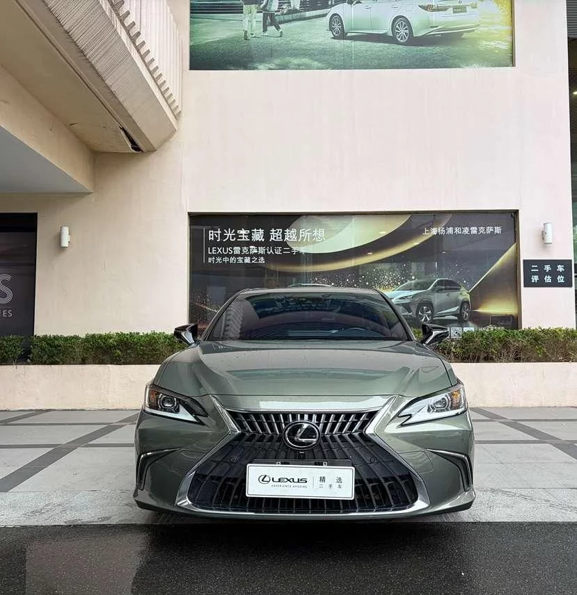 Lexus ES