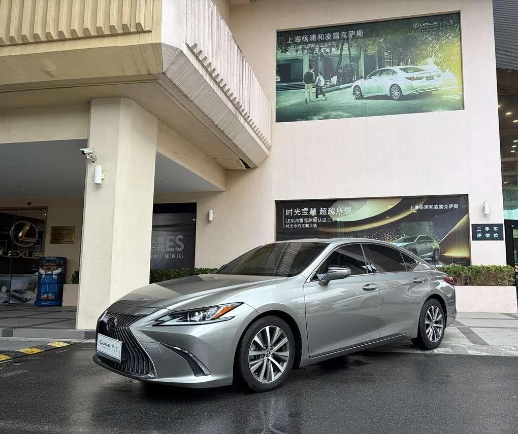 Lexus ES