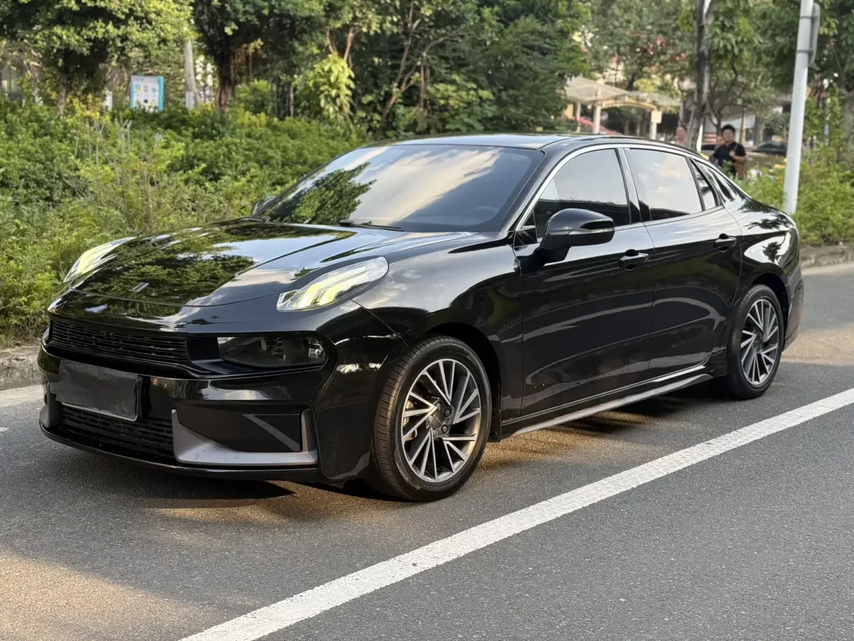 Lynk & Co 03