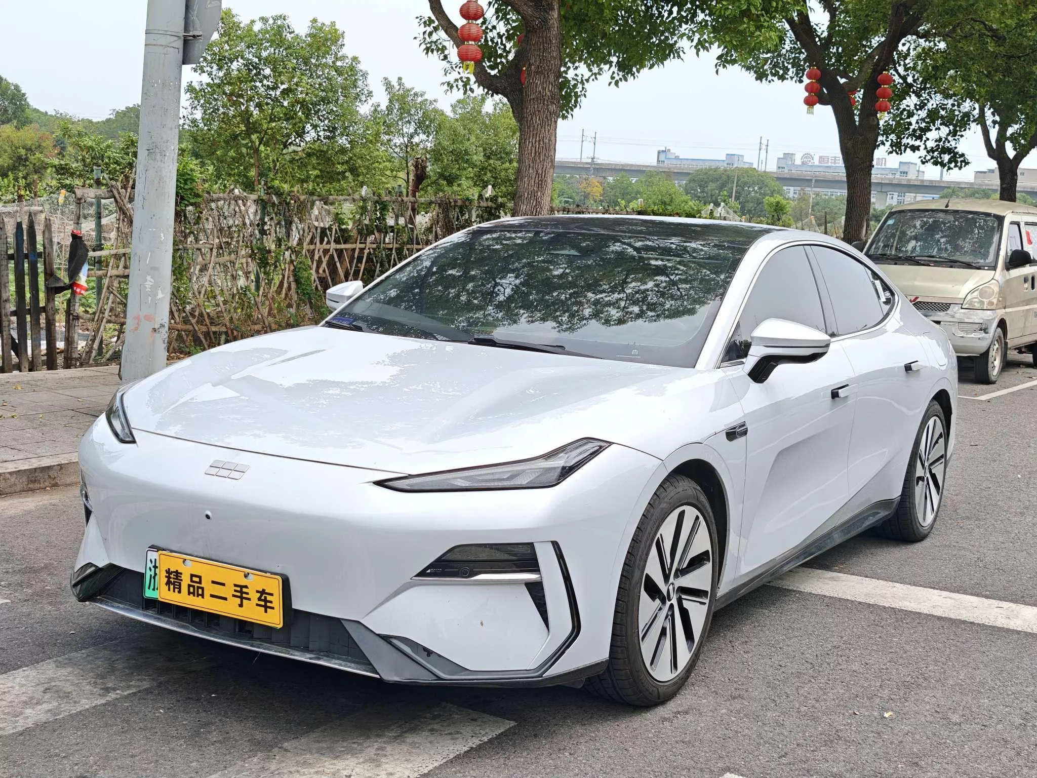 Geely Galaxy E8