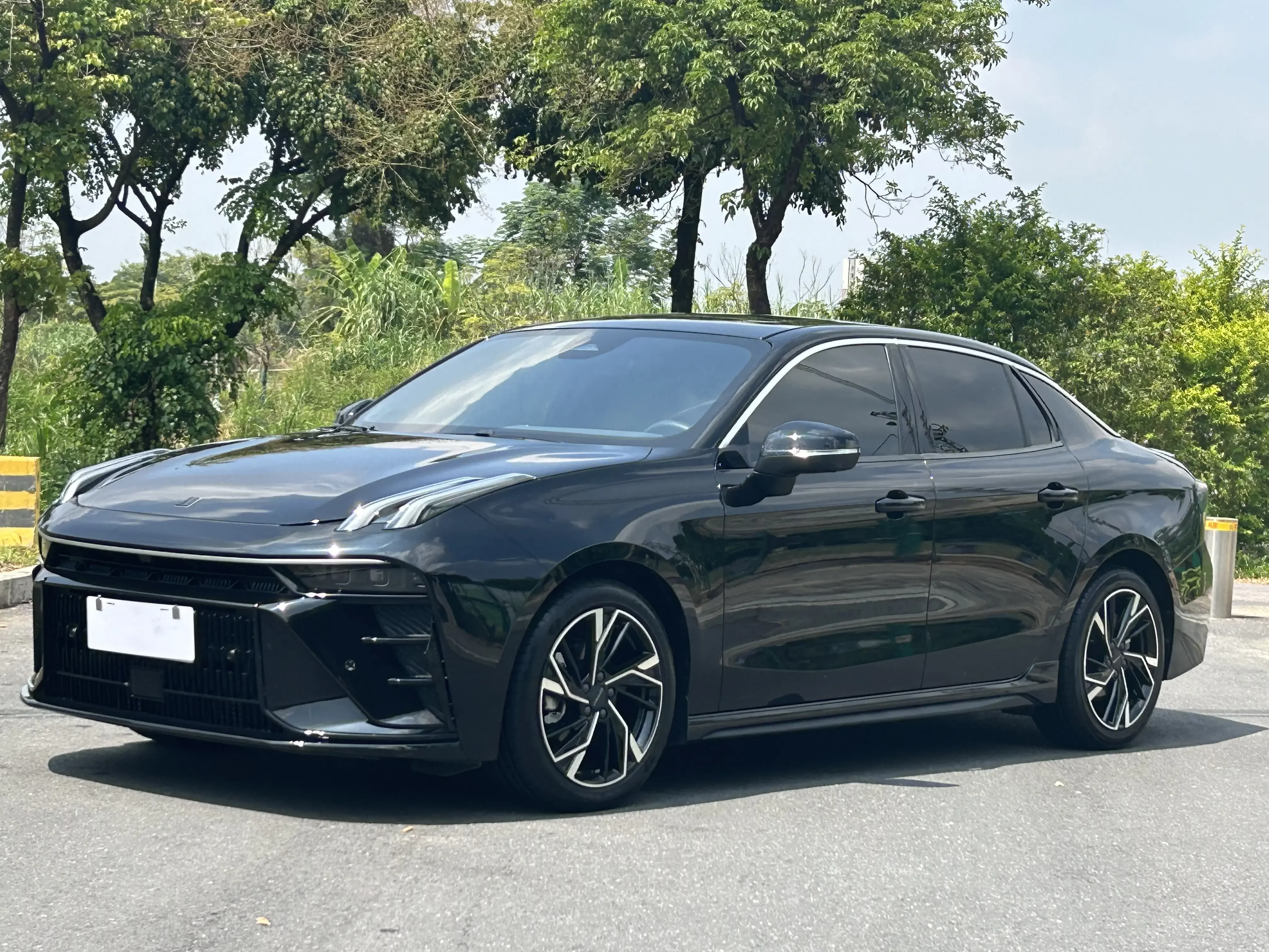 Lynk & Co 03