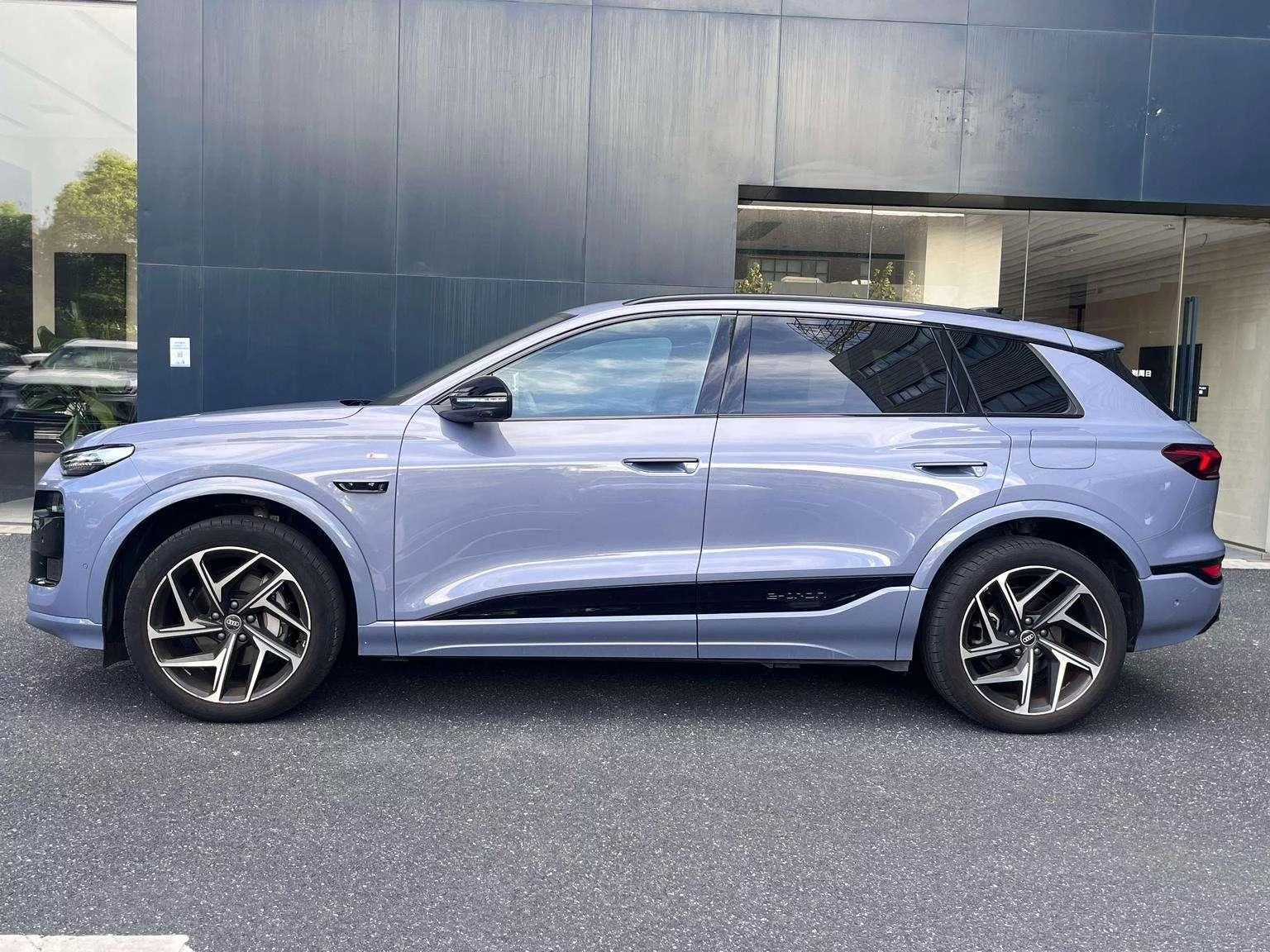Audi Q6L e-tron