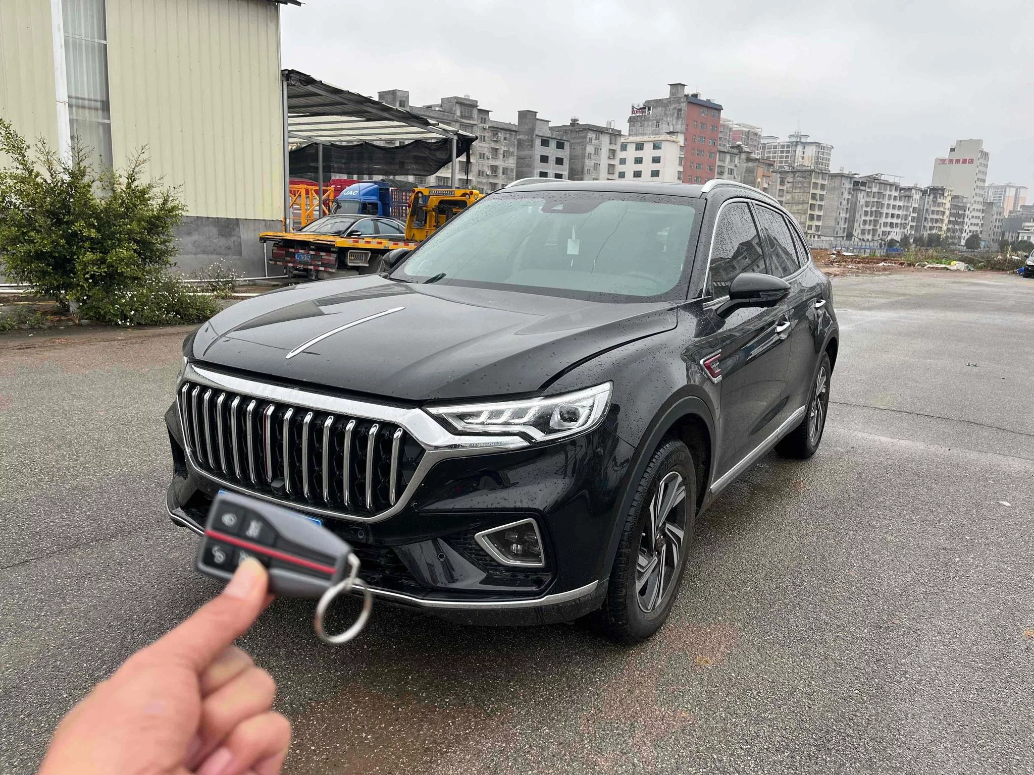 Hongqi HS5