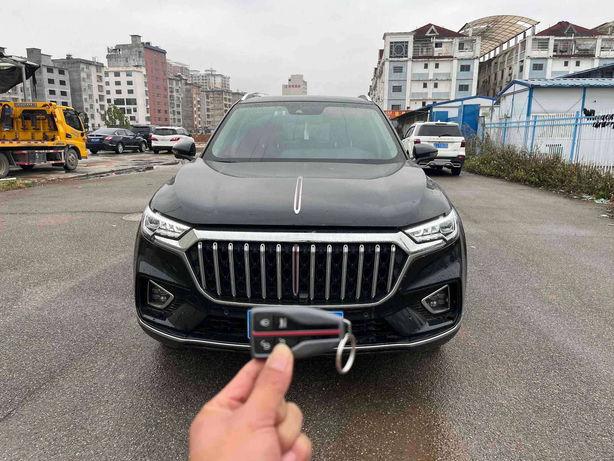 Hongqi HS5