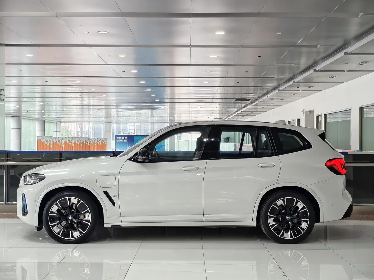 BMW iX3