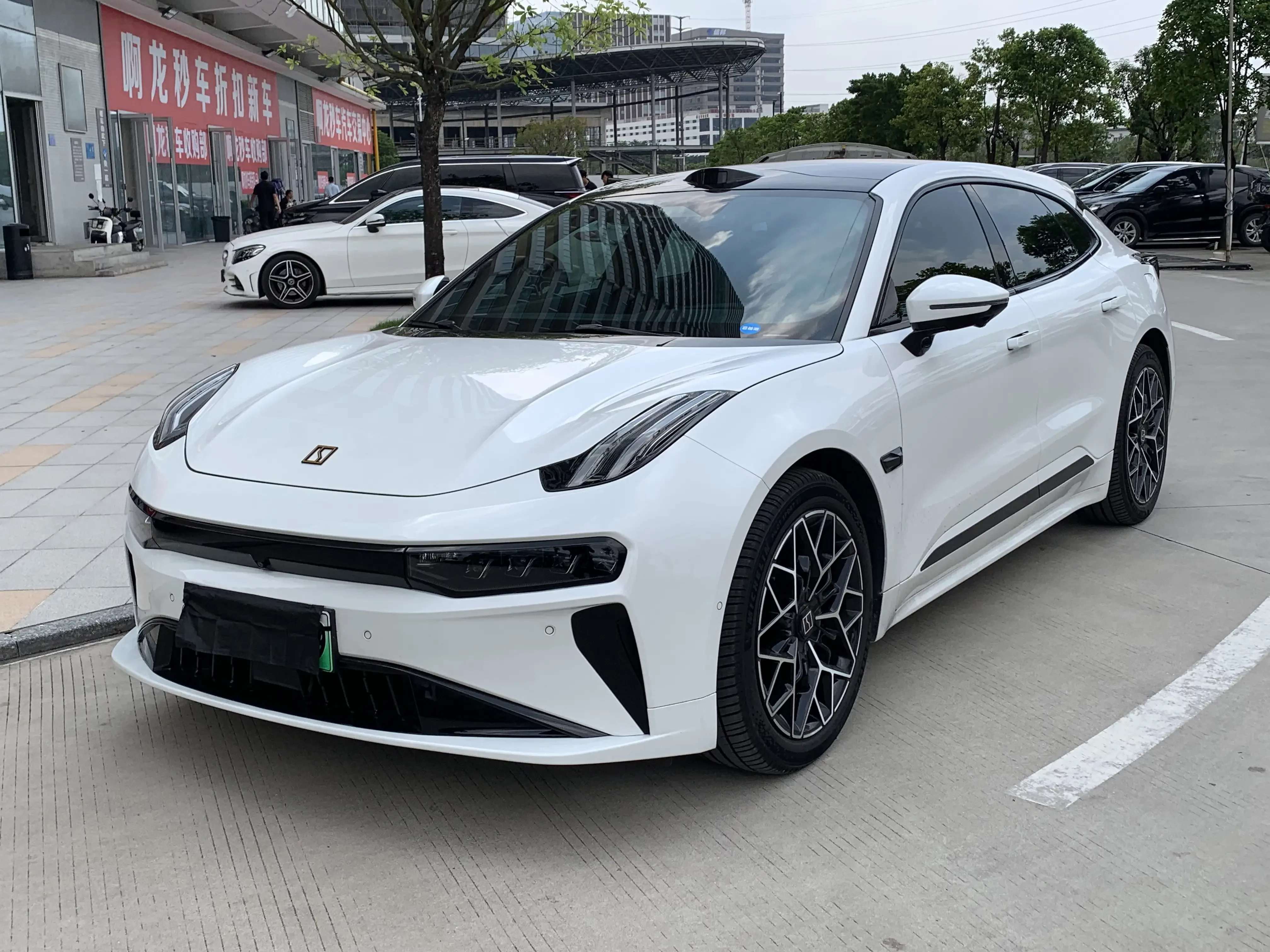ZEEKR 001