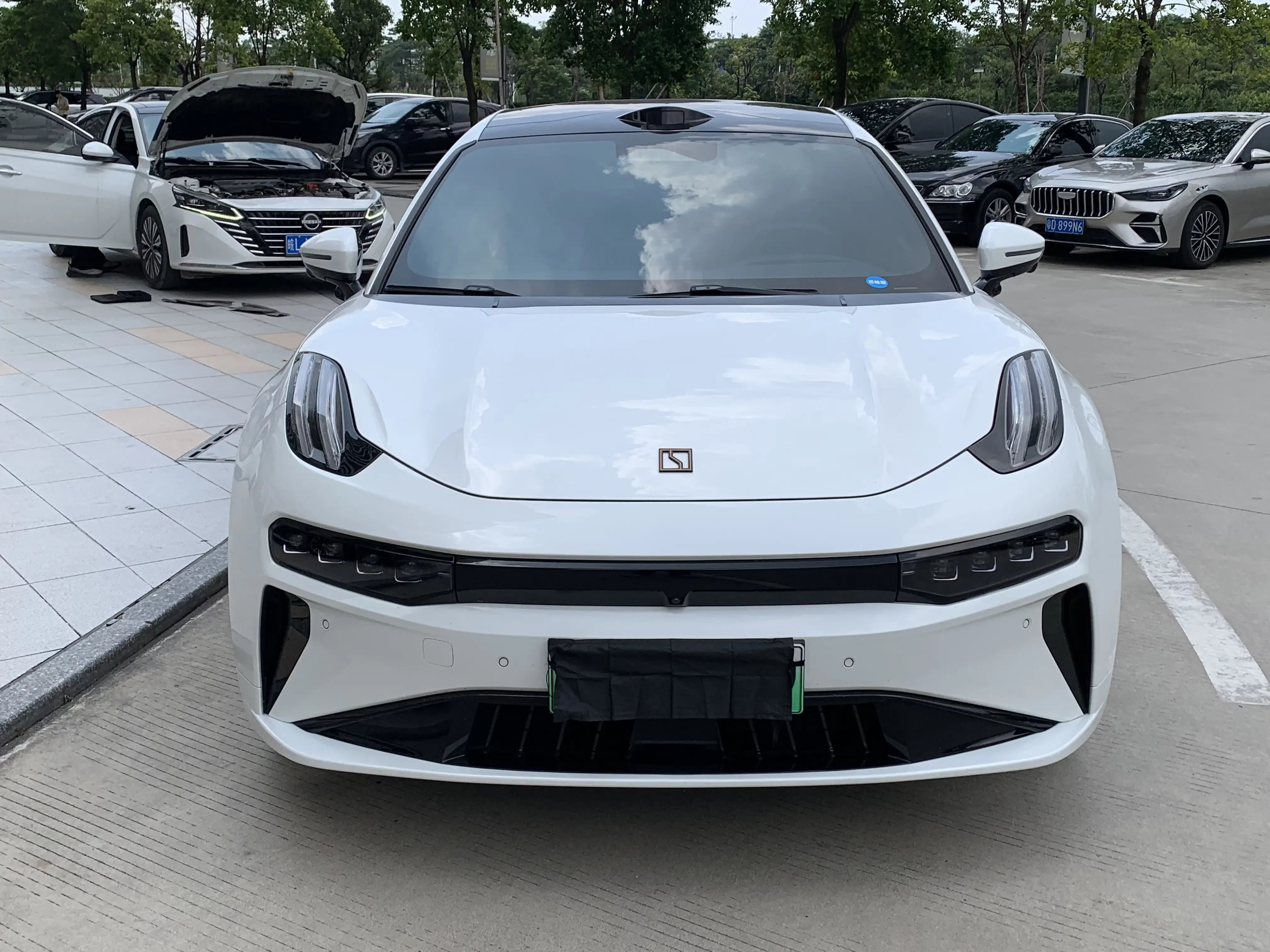 ZEEKR 001