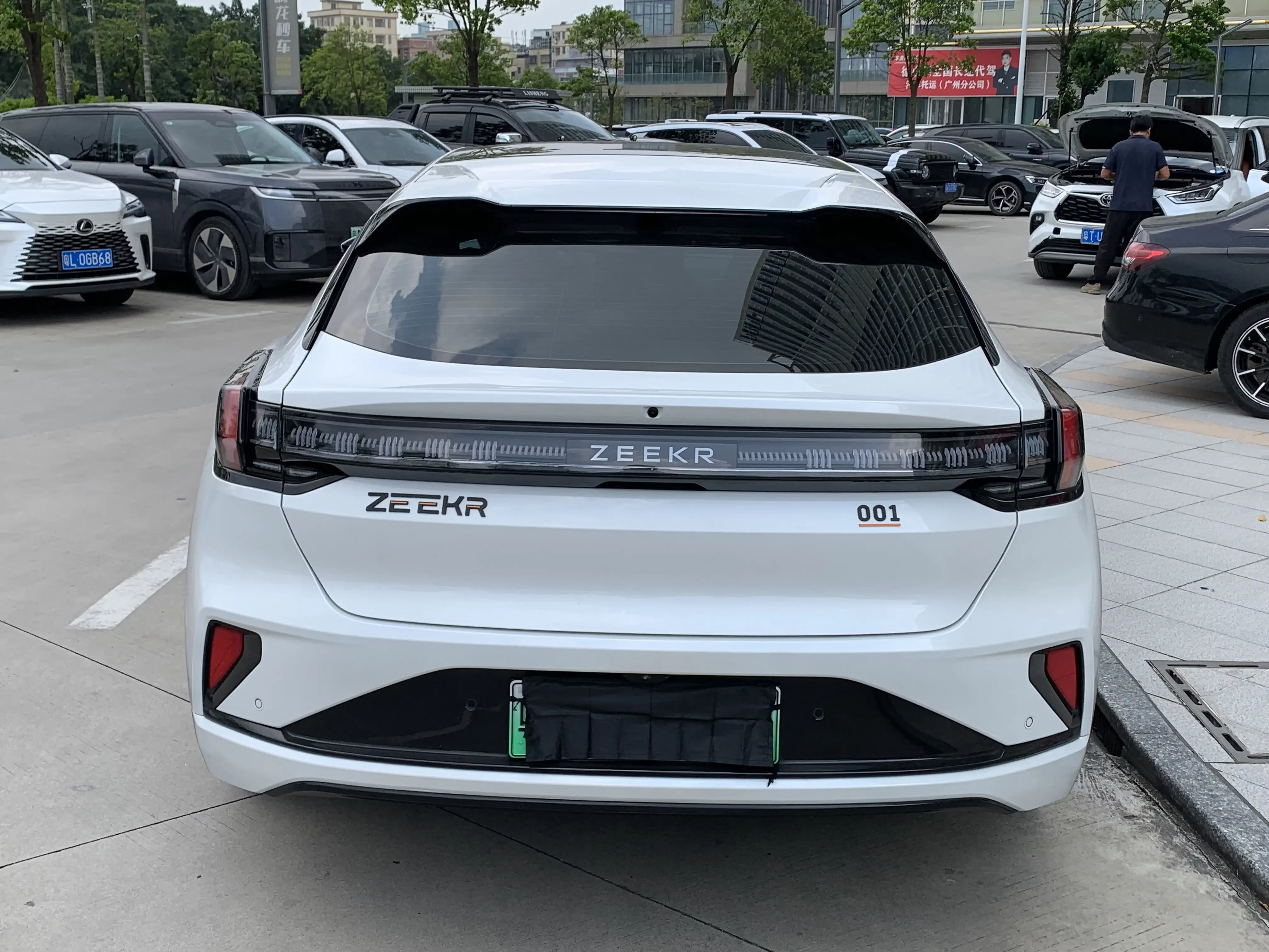 ZEEKR 001