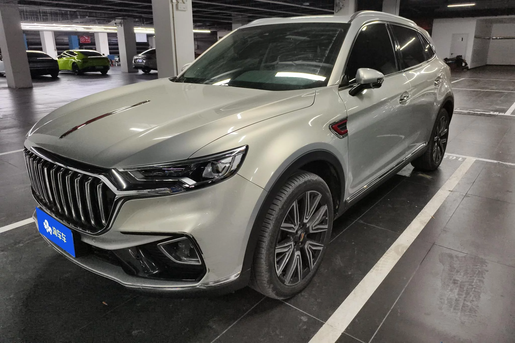 Hongqi HS5