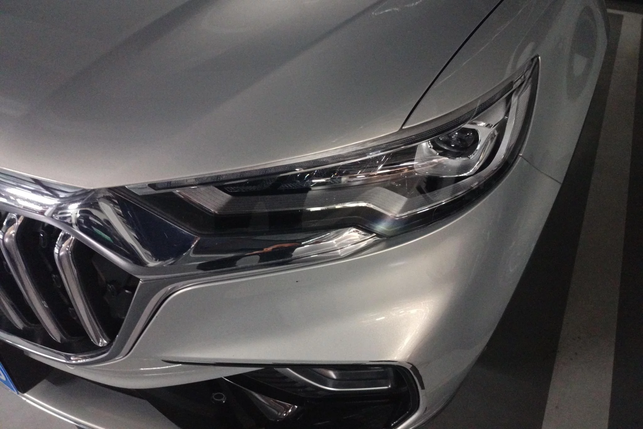 Hongqi HS5